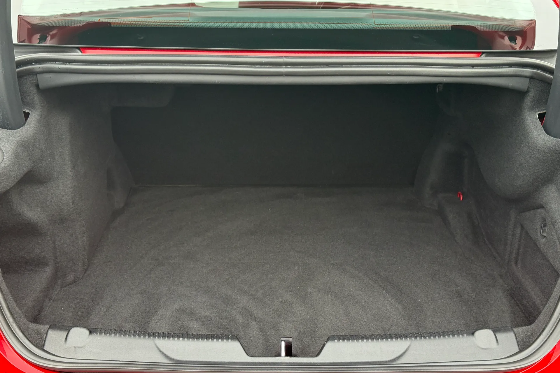 Jaguar XE thumbnail image number 31