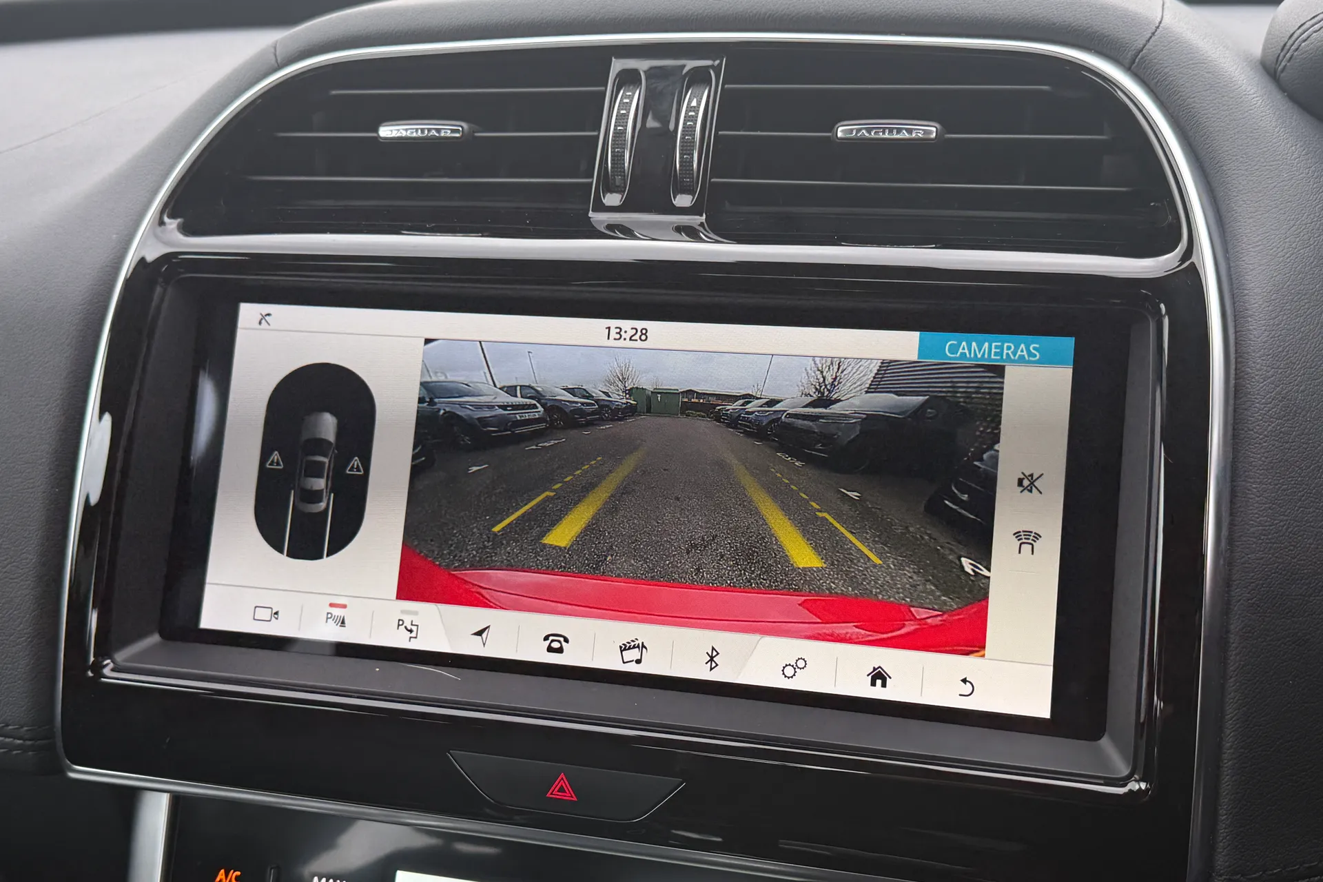 Jaguar XE thumbnail image number 7