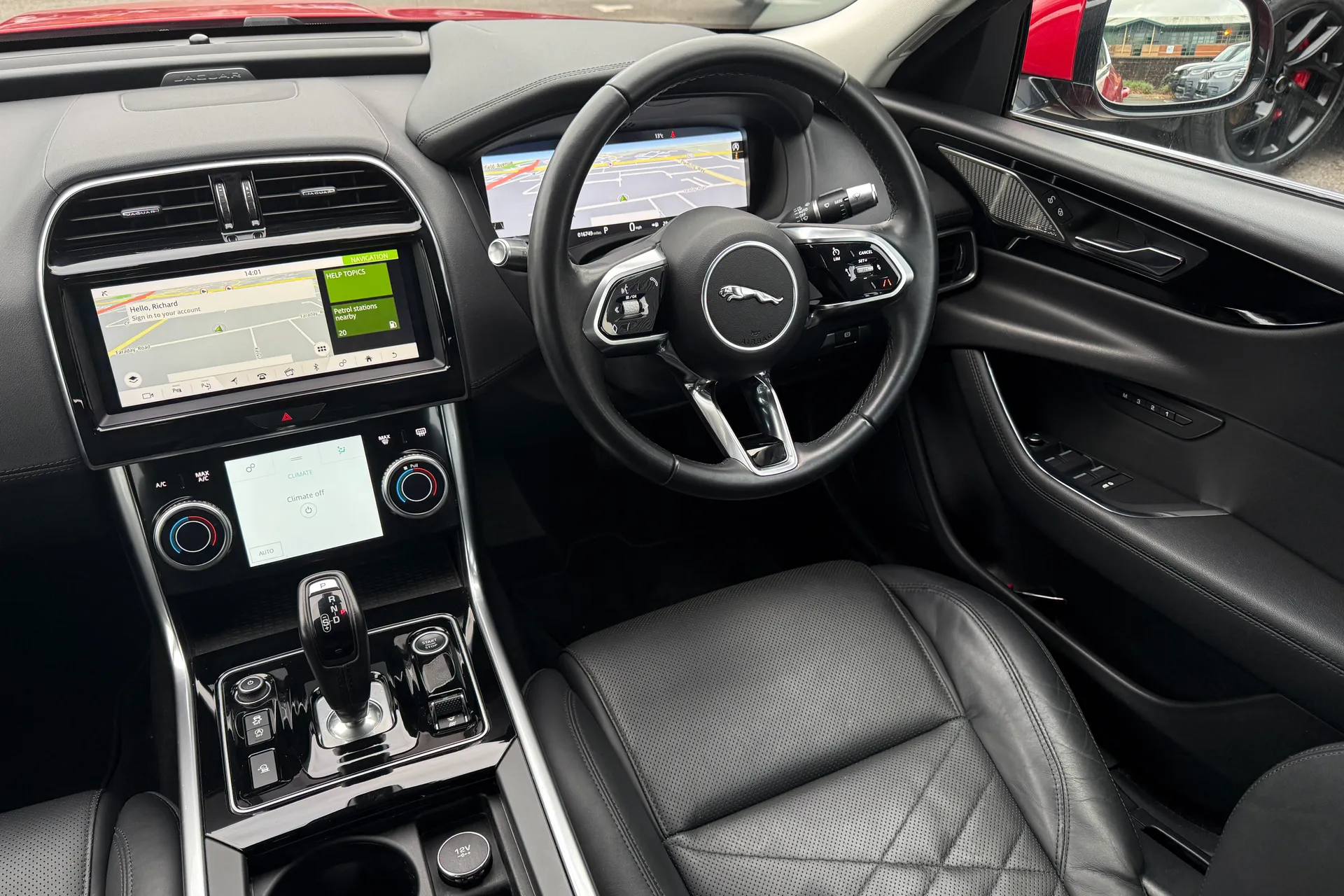 Jaguar XE thumbnail image number 21