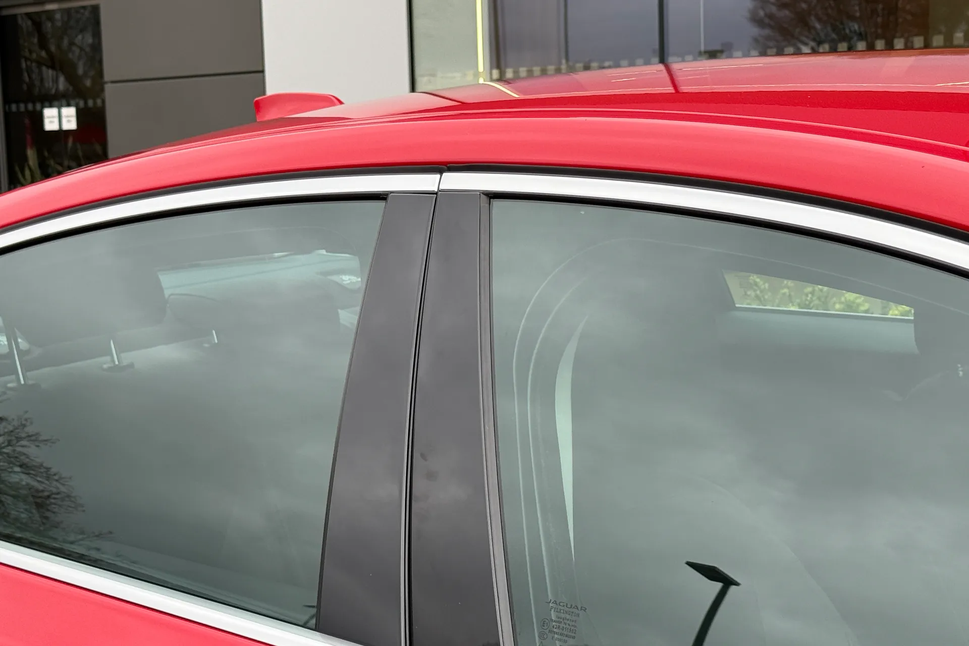 Jaguar XE thumbnail image number 30