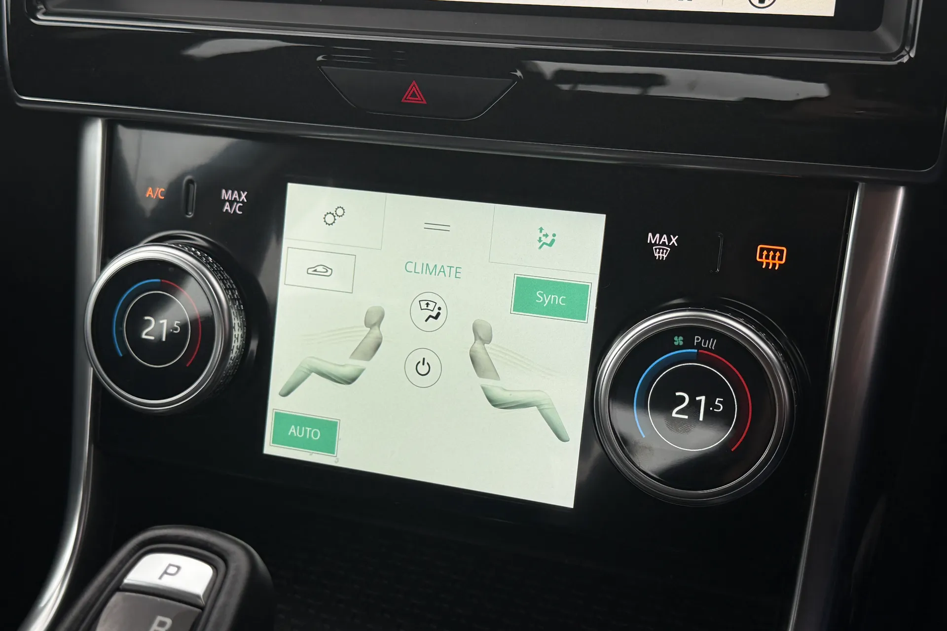 Jaguar XE thumbnail image number 24