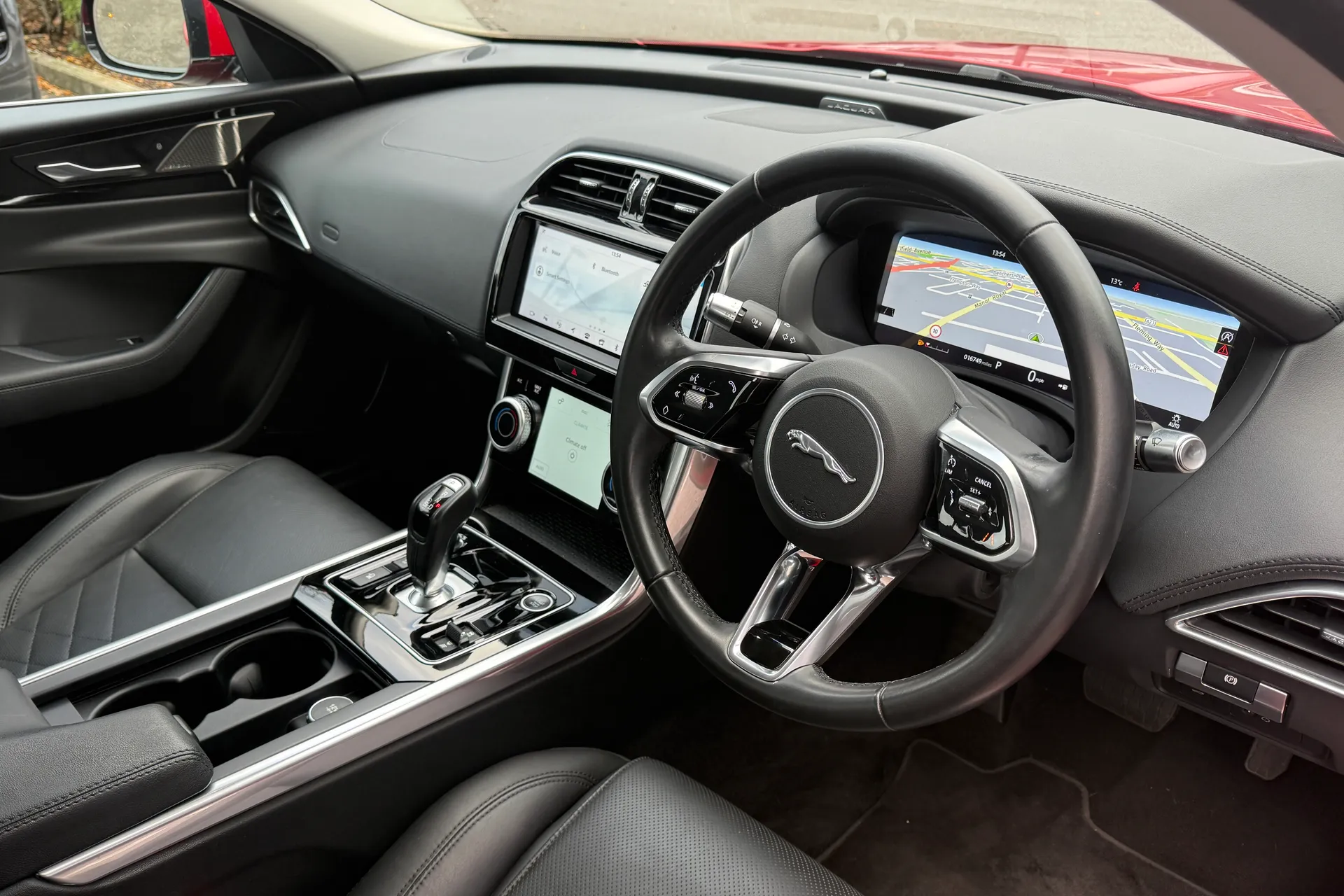 Jaguar XE thumbnail image number 39