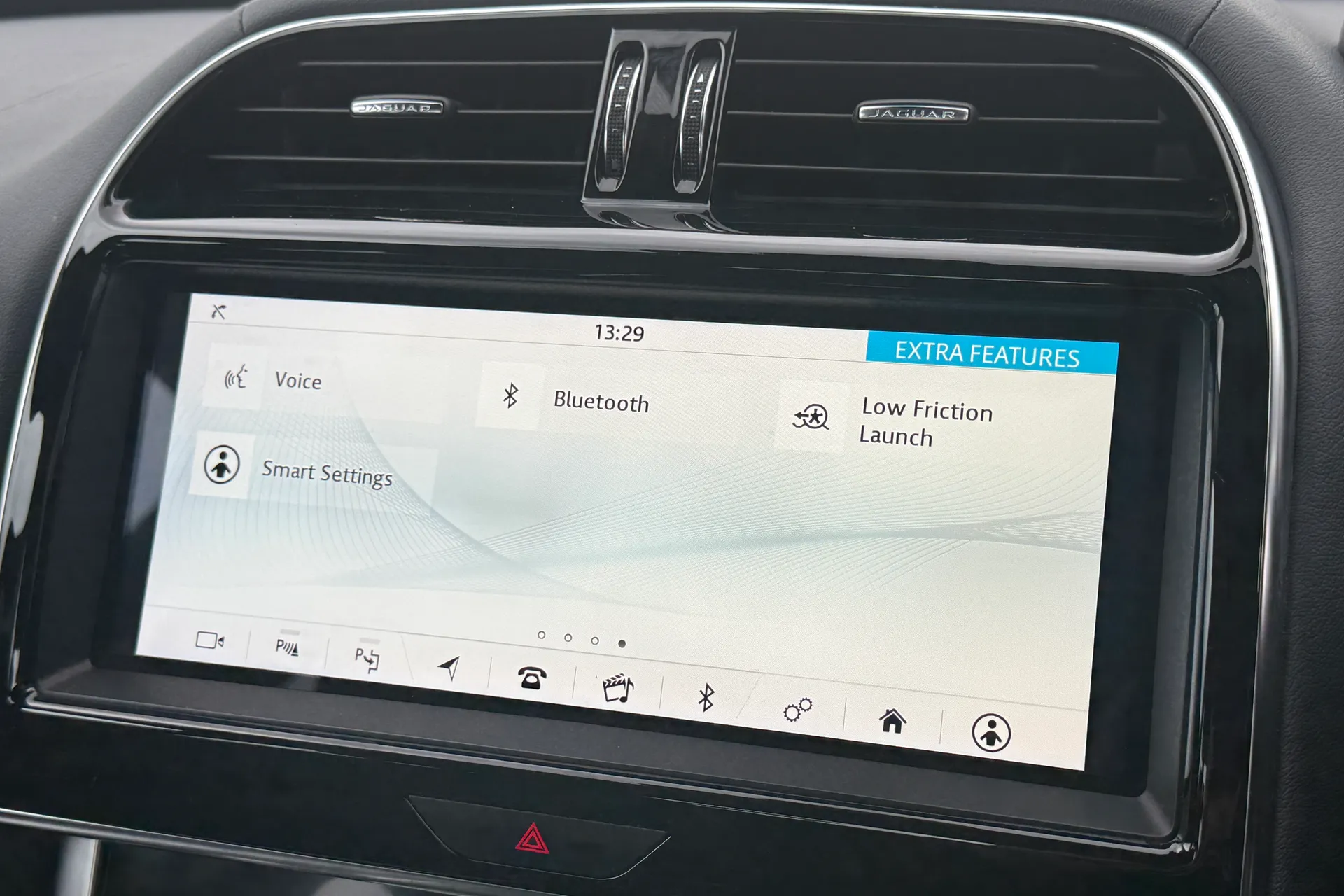 Jaguar XE thumbnail image number 27