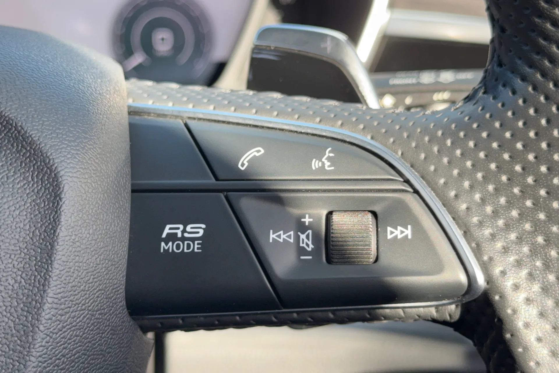 Audi RS Q3 thumbnail image number 25