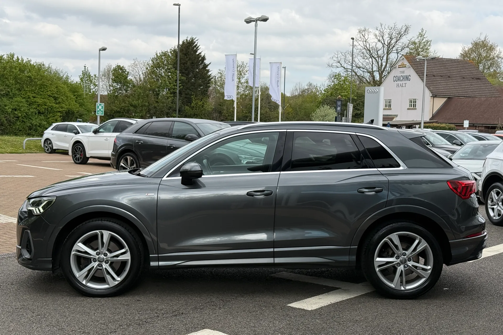 Audi Q3 thumbnail image number 50