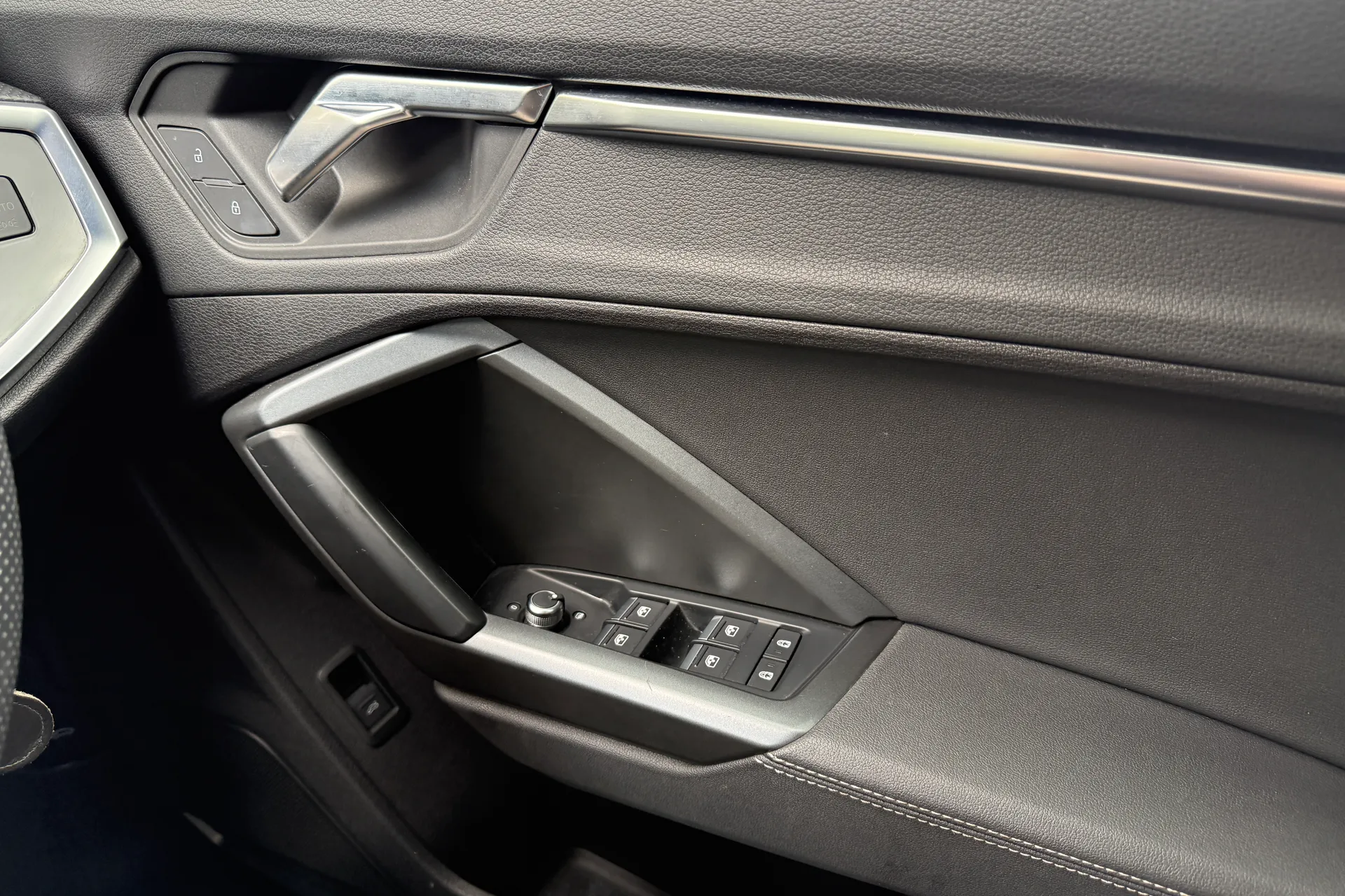 Audi Q3 thumbnail image number 28