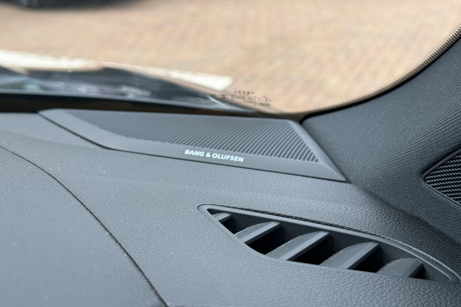 Audi Q3 thumbnail image number 27