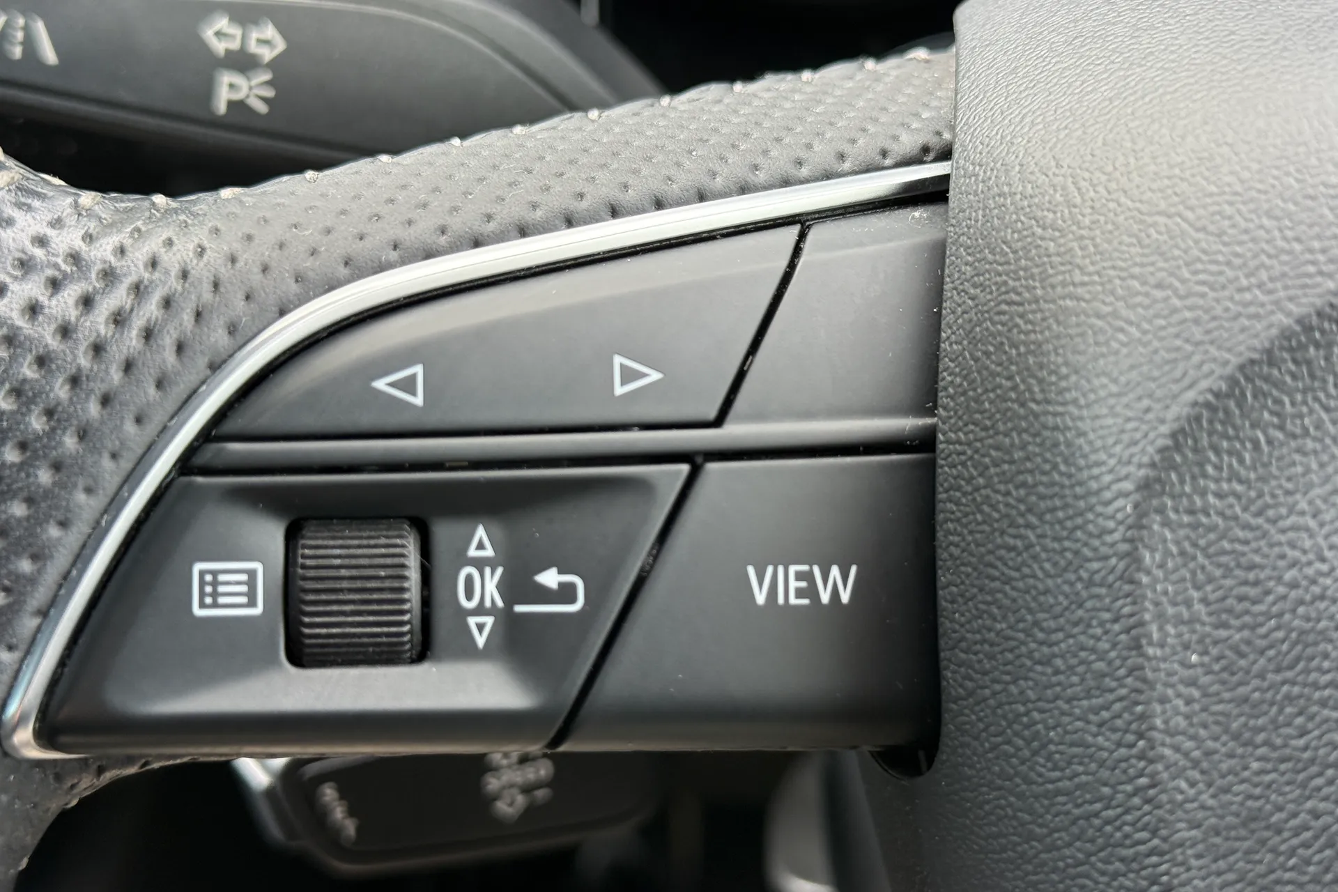 Audi Q3 thumbnail image number 19