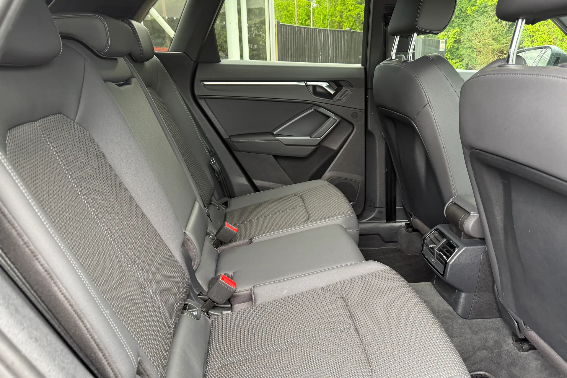 Audi Q3 thumbnail image number 35