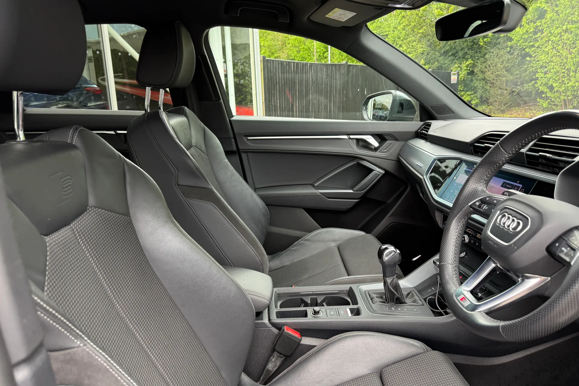 Audi Q3 thumbnail image number 31