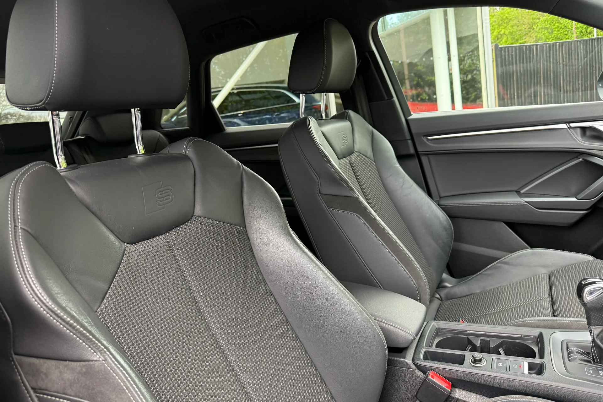 Audi Q3 thumbnail image number 30