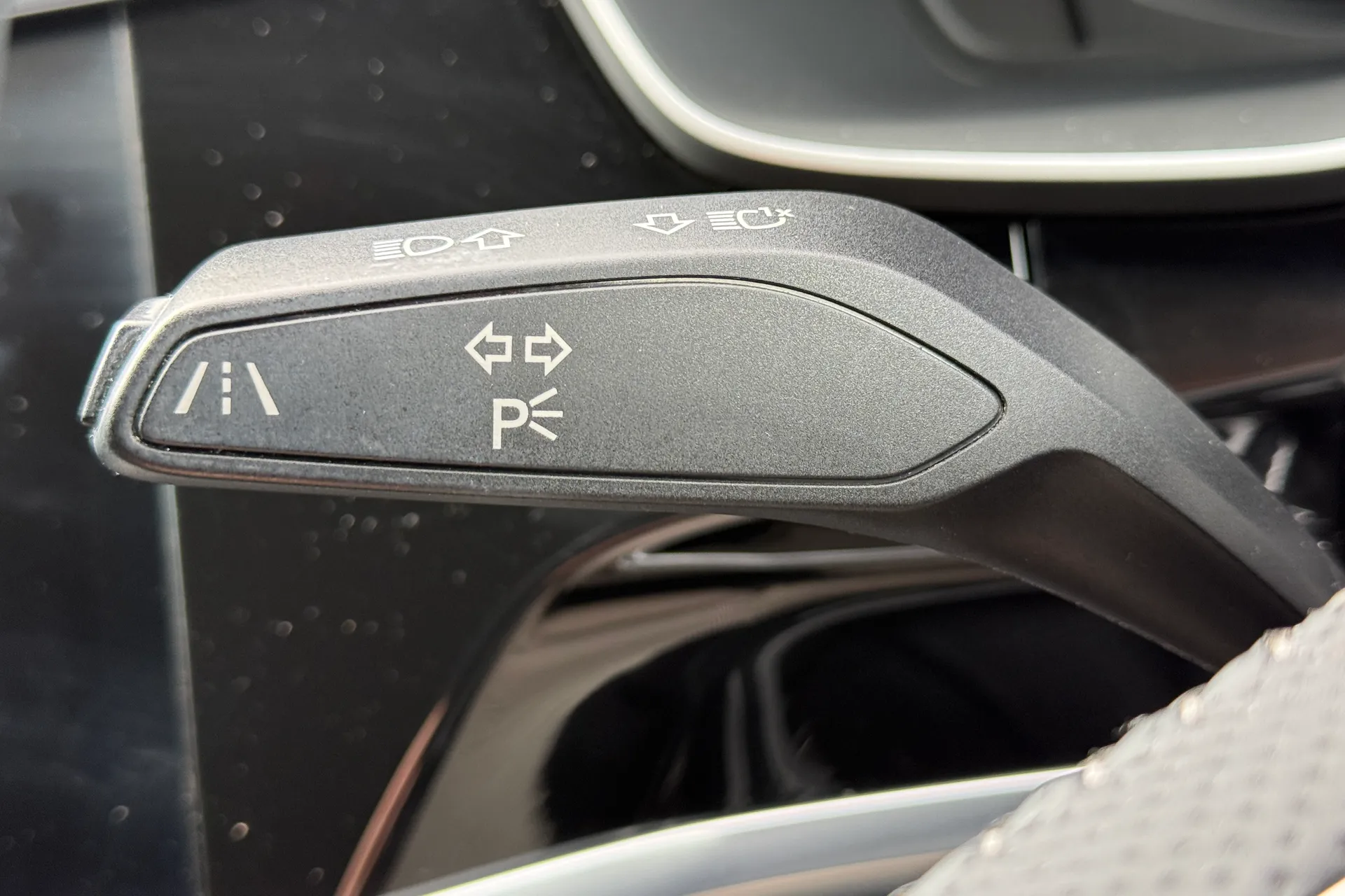 Audi Q3 thumbnail image number 16