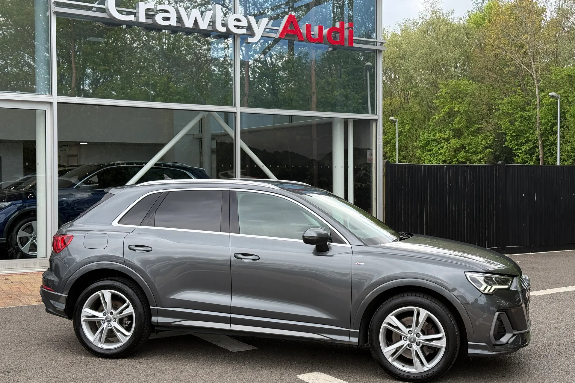 Audi Q3 thumbnail image number 2