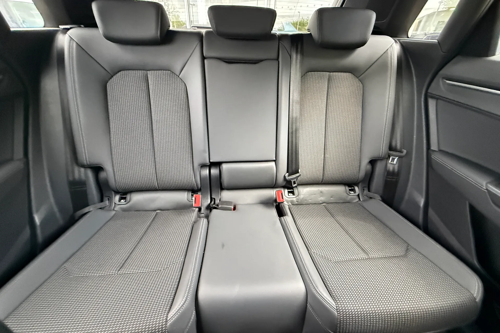 Audi Q3 thumbnail image number 26