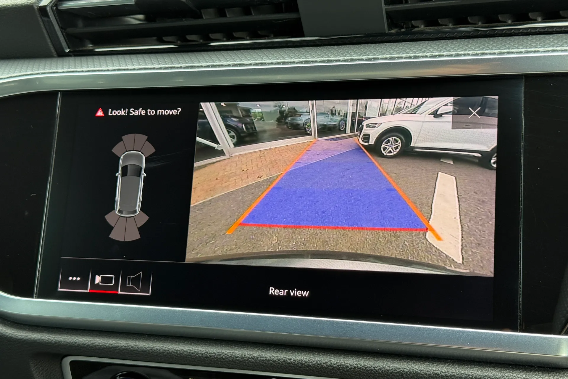 Audi Q3 thumbnail image number 5