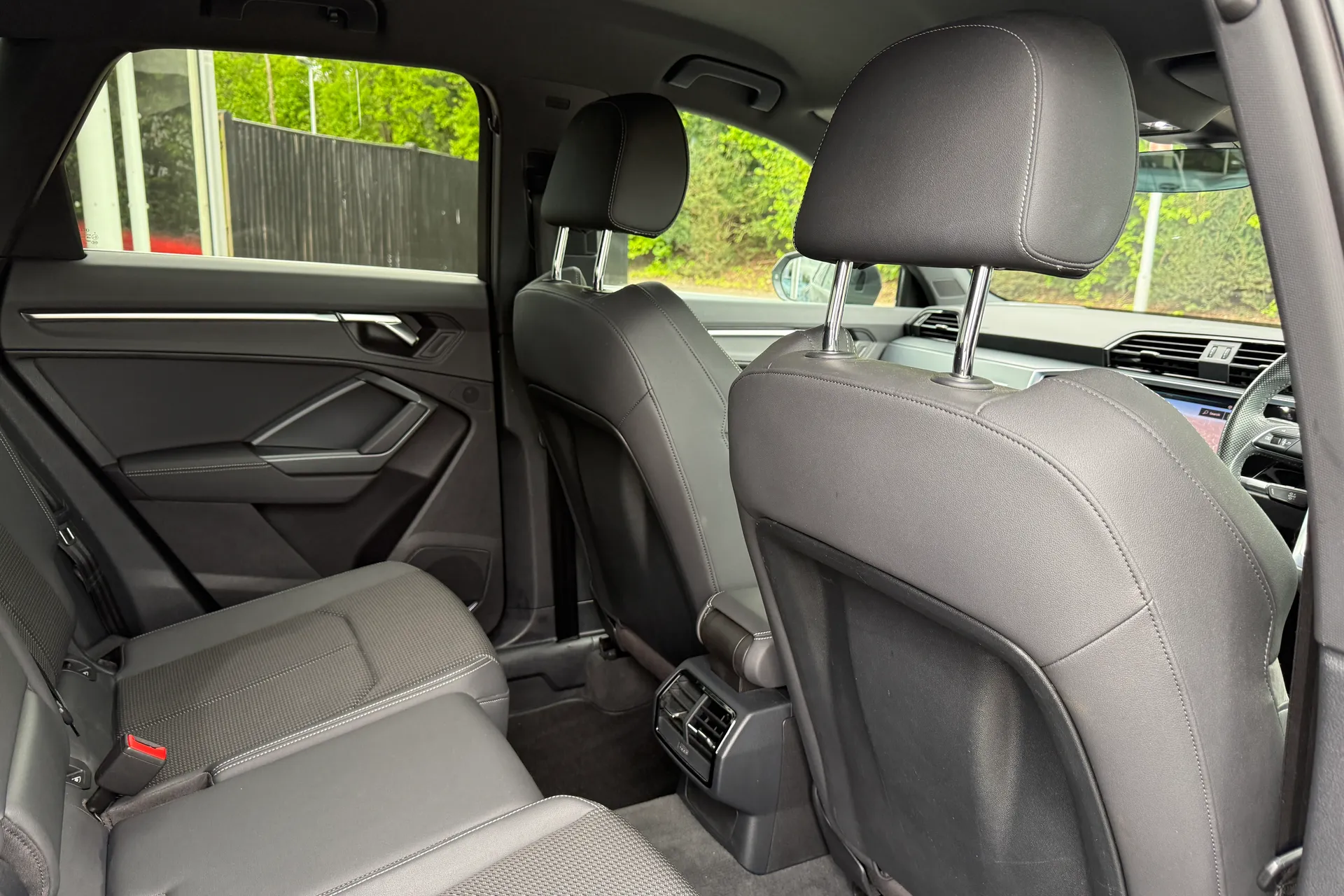 Audi Q3 thumbnail image number 36