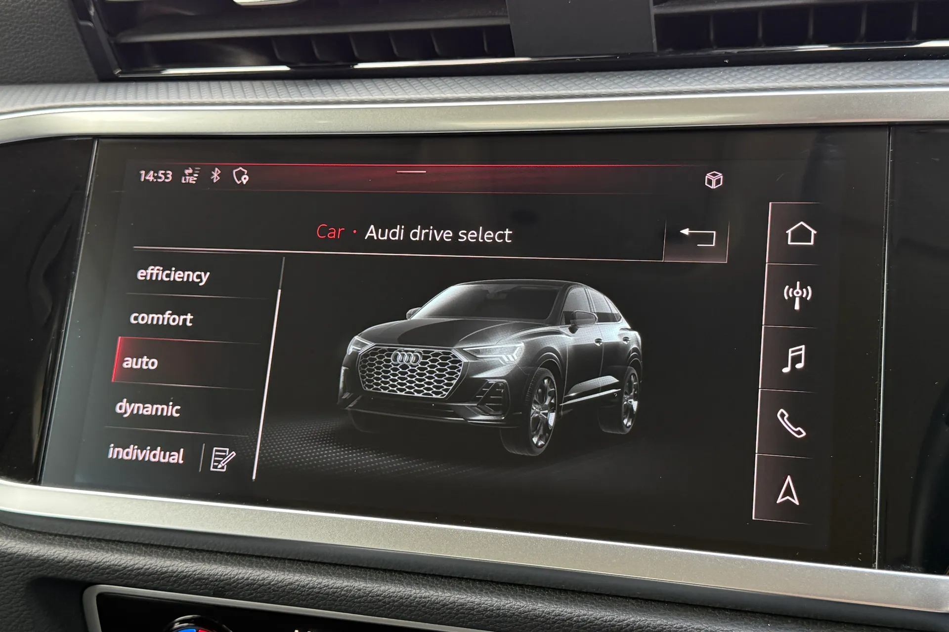 Audi Q3 thumbnail image number 11