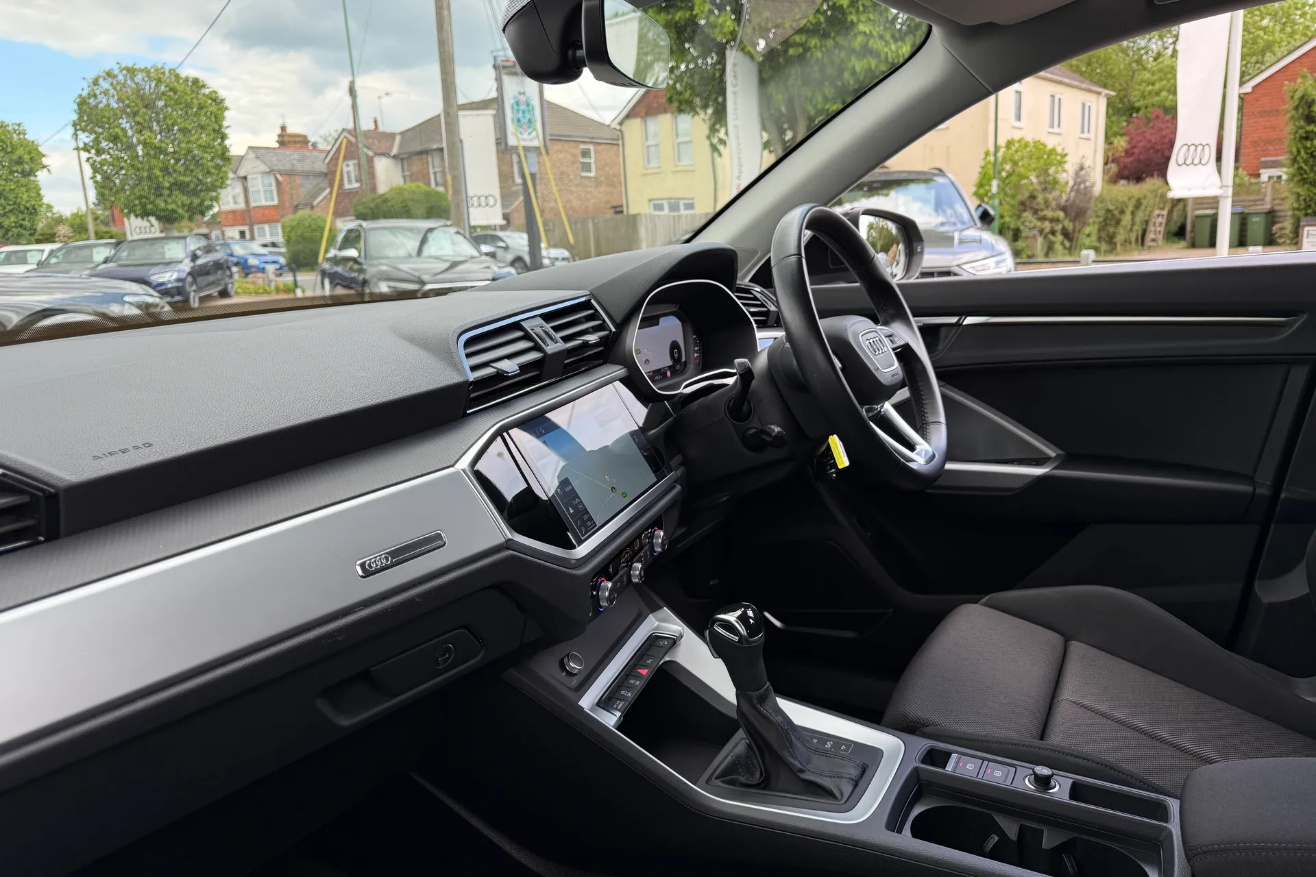 Audi Q3 thumbnail image number 30