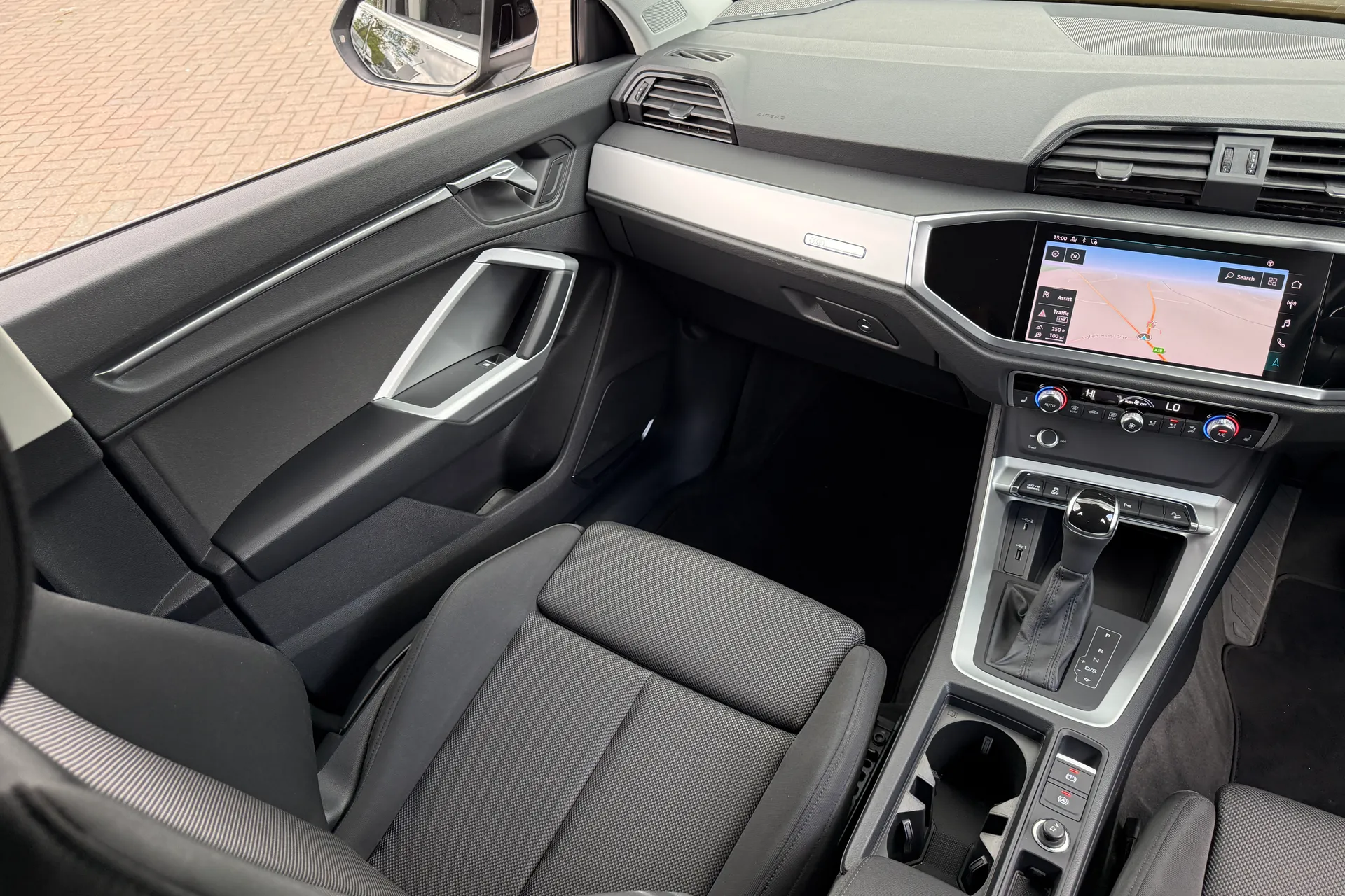 Audi Q3 thumbnail image number 40