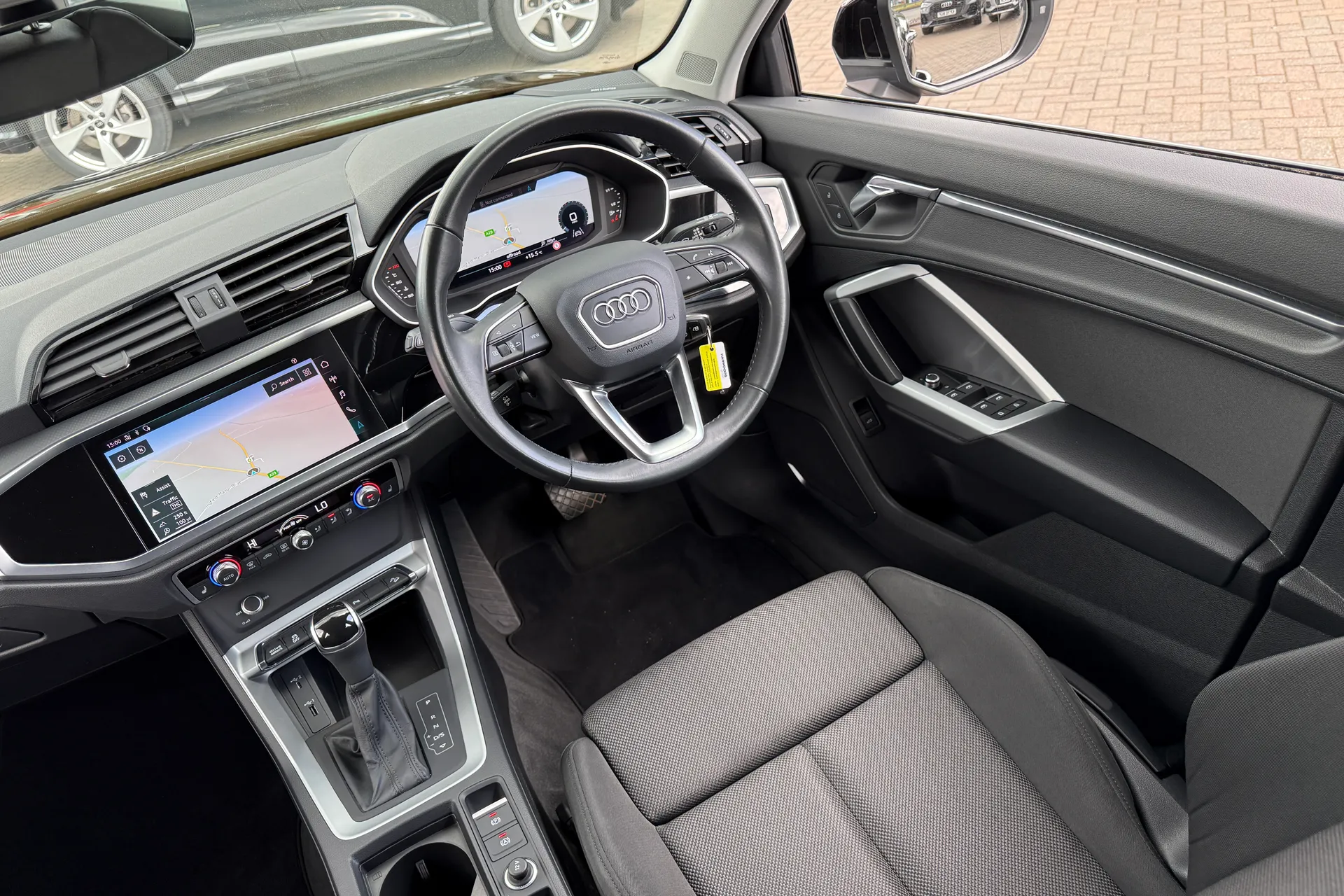 Audi Q3 thumbnail image number 43