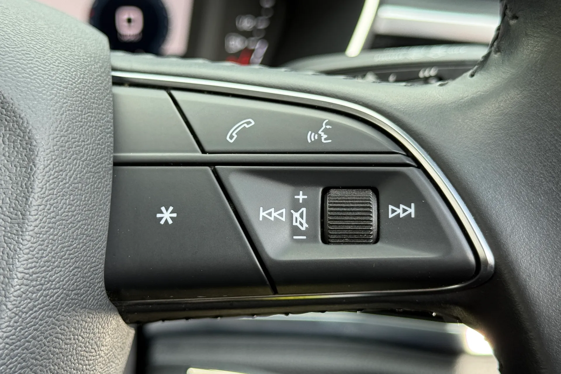 Audi Q3 thumbnail image number 23