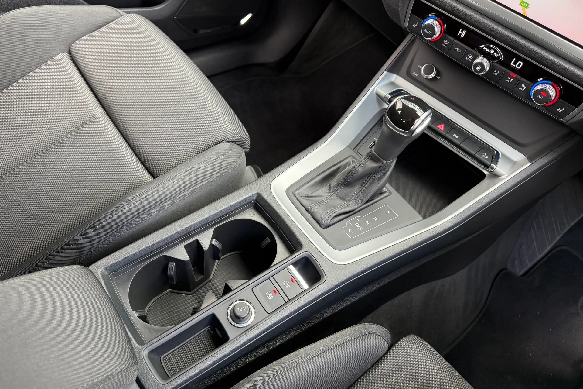Audi Q3 thumbnail image number 41