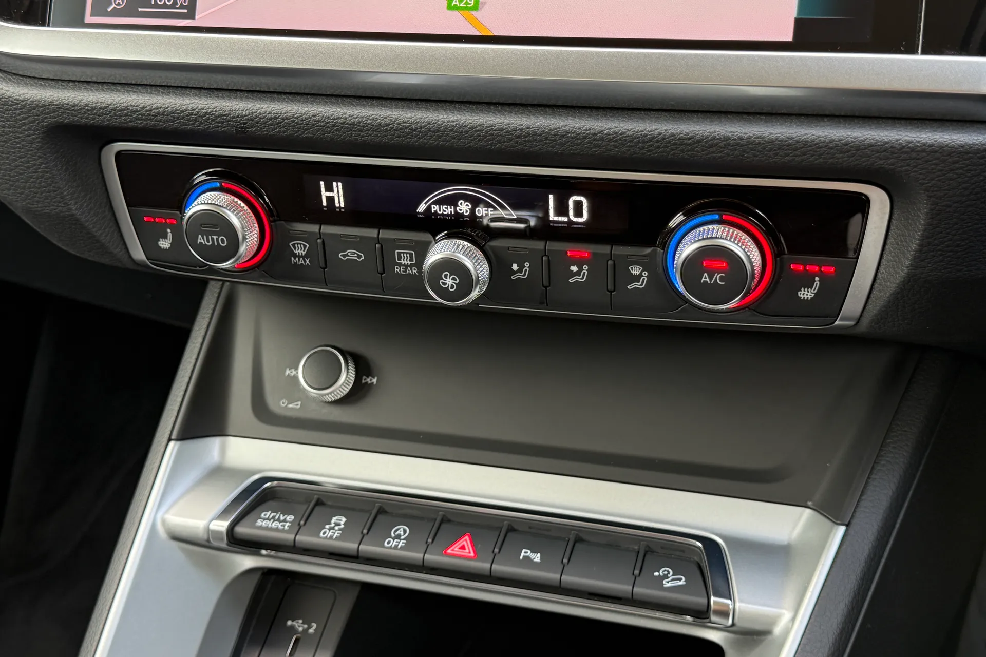 Audi Q3 thumbnail image number 16