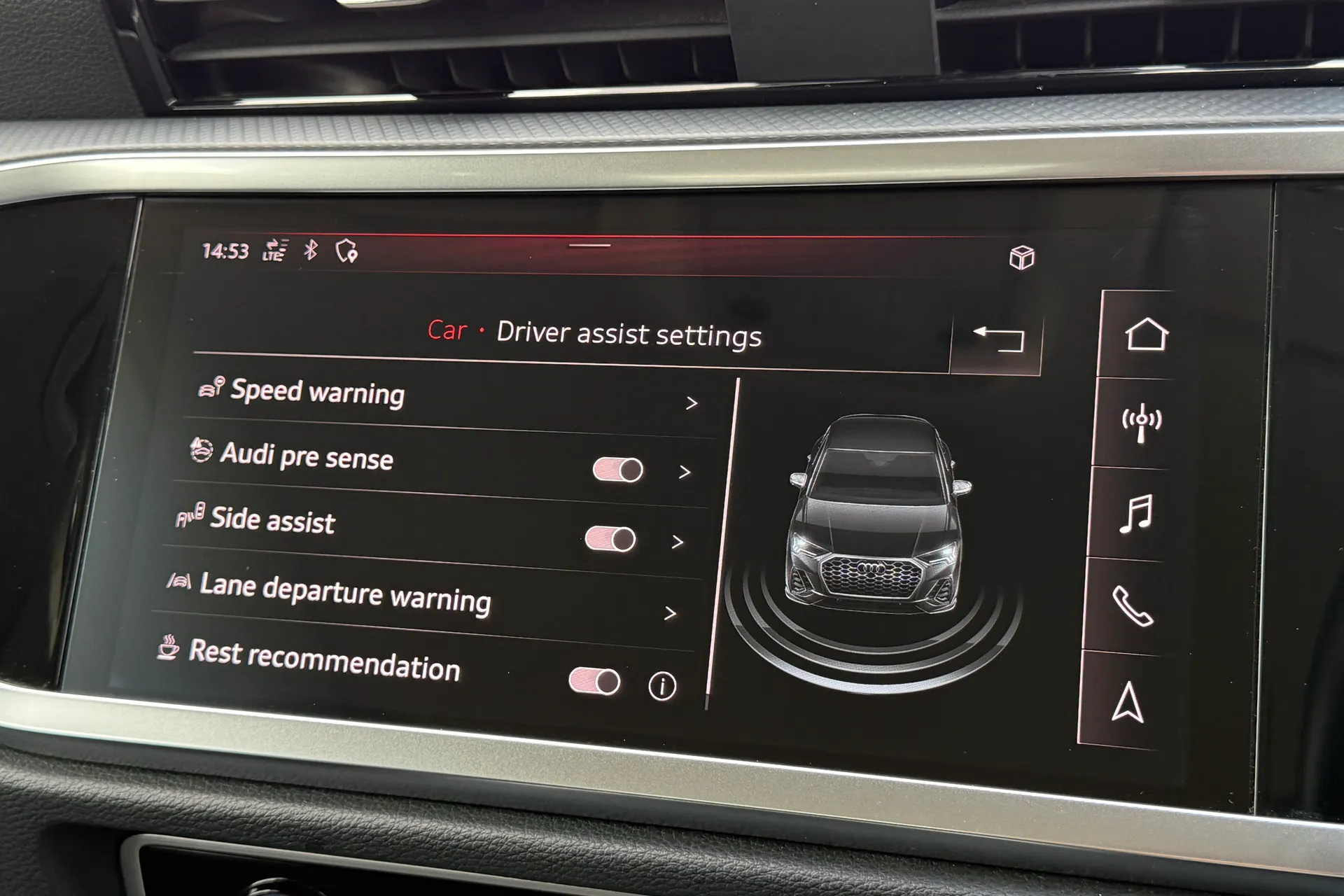 Audi Q3 thumbnail image number 12