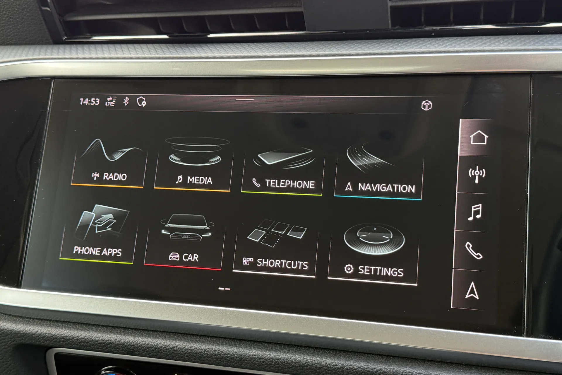 Audi Q3 thumbnail image number 14