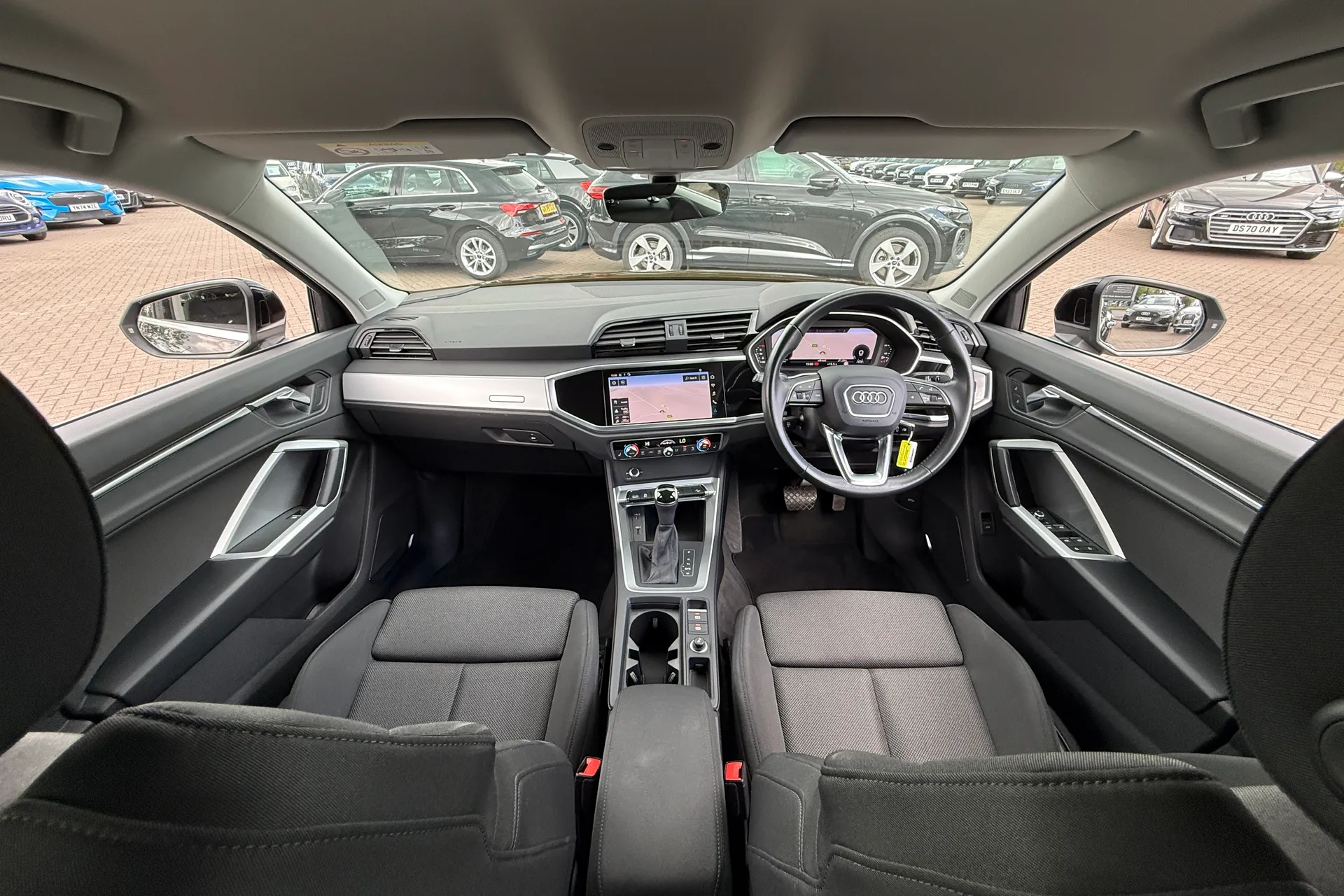 Audi Q3 thumbnail image number 3