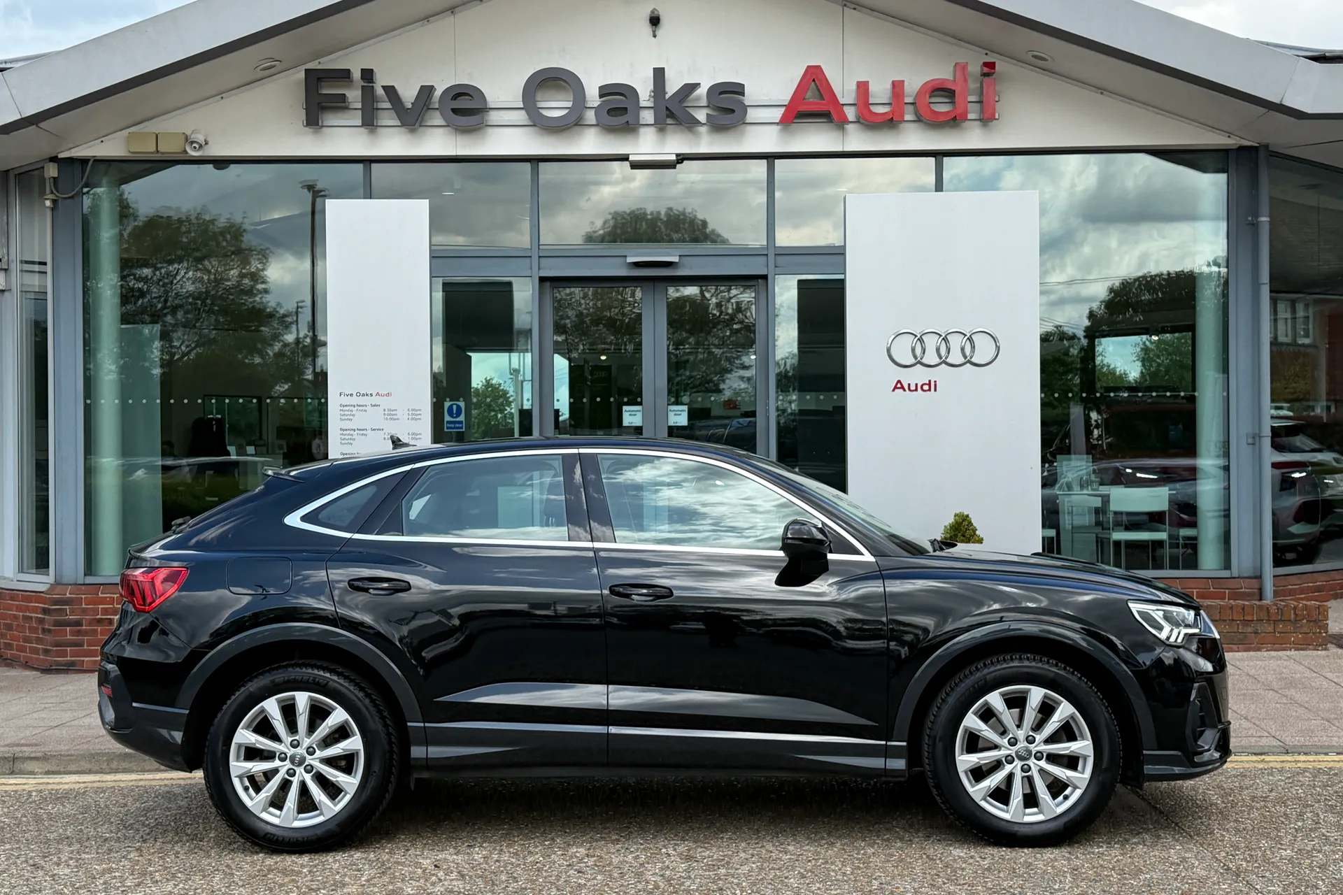 Audi Q3 thumbnail image number 2