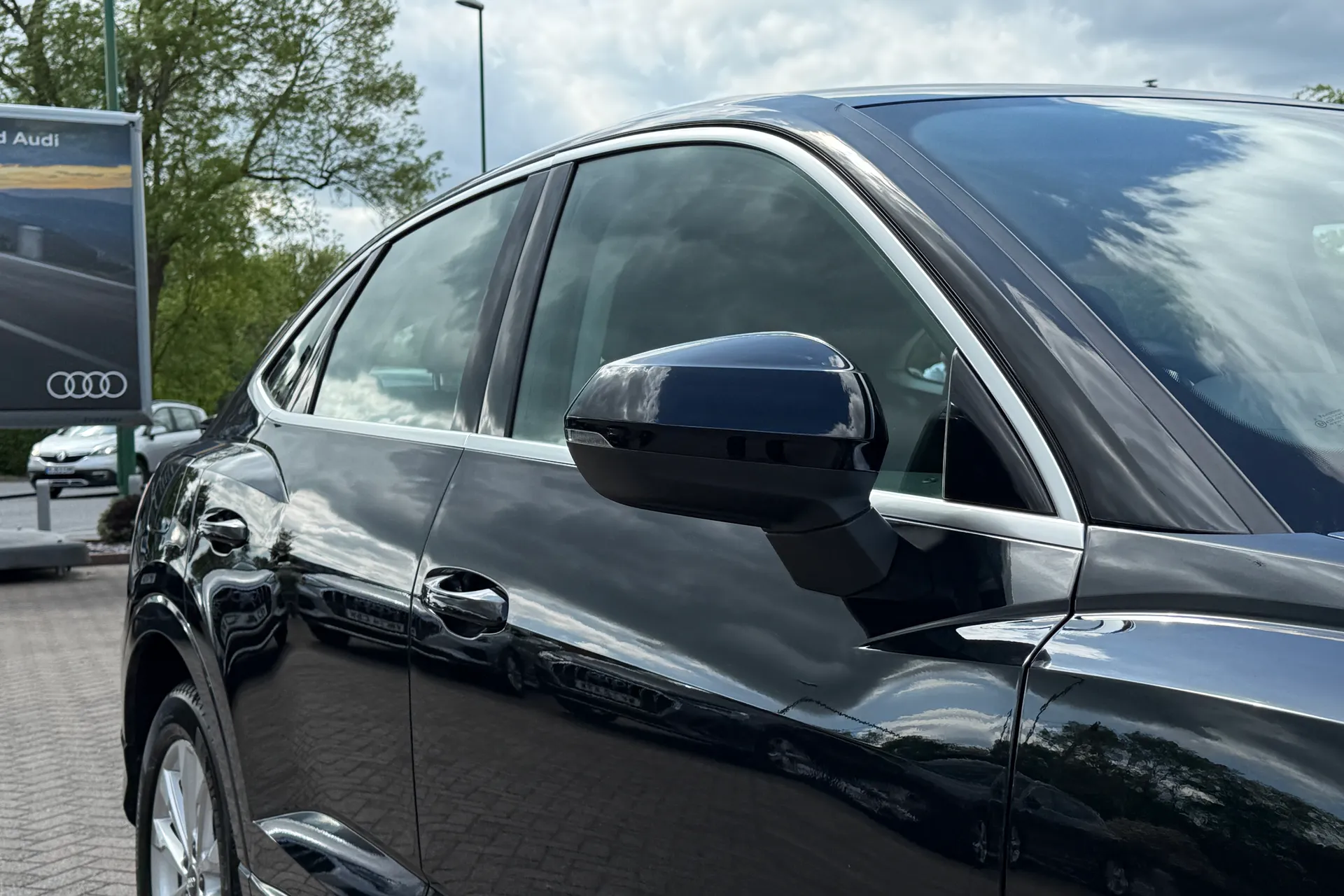 Audi Q3 thumbnail image number 48