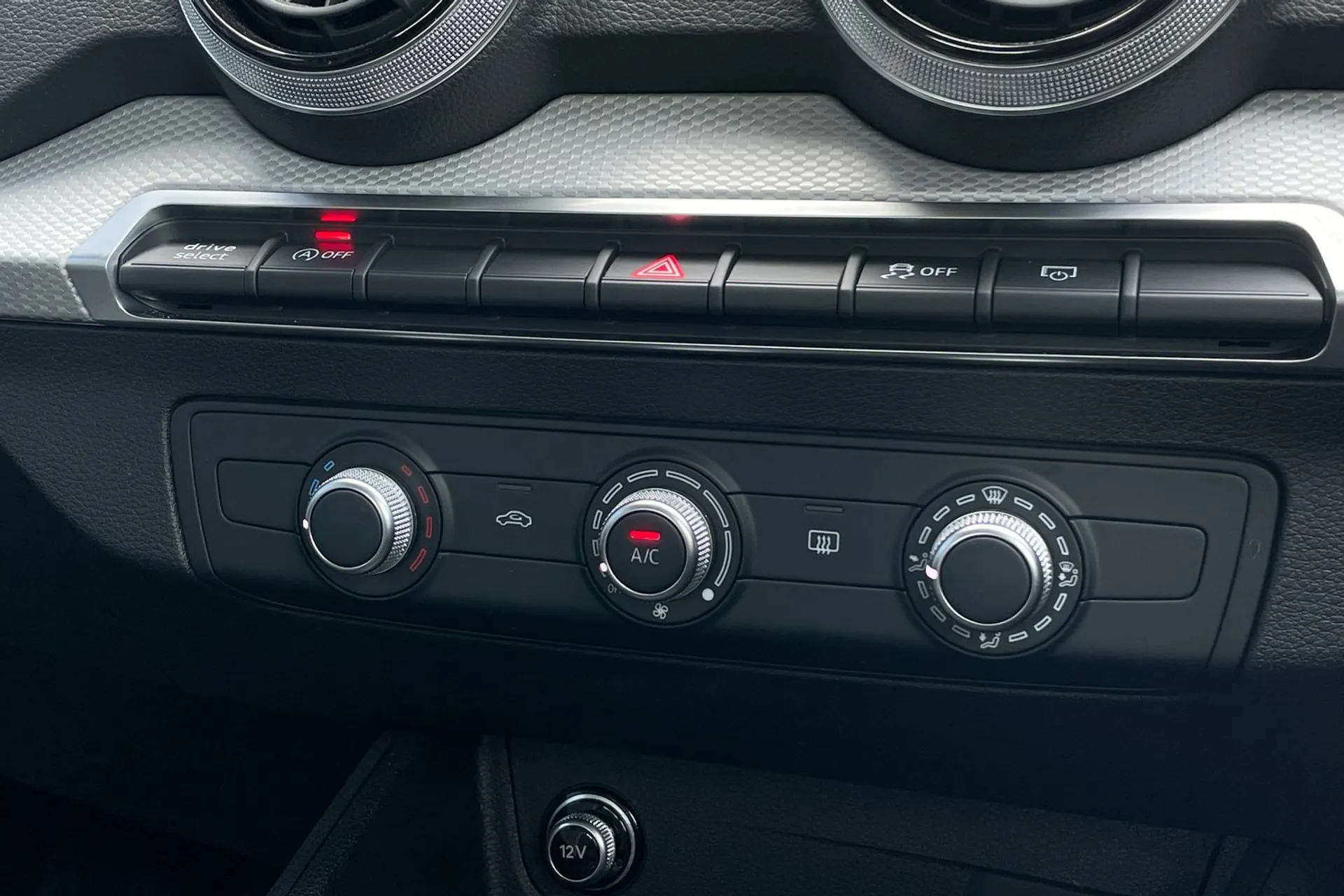 Audi Q2 thumbnail image number 41