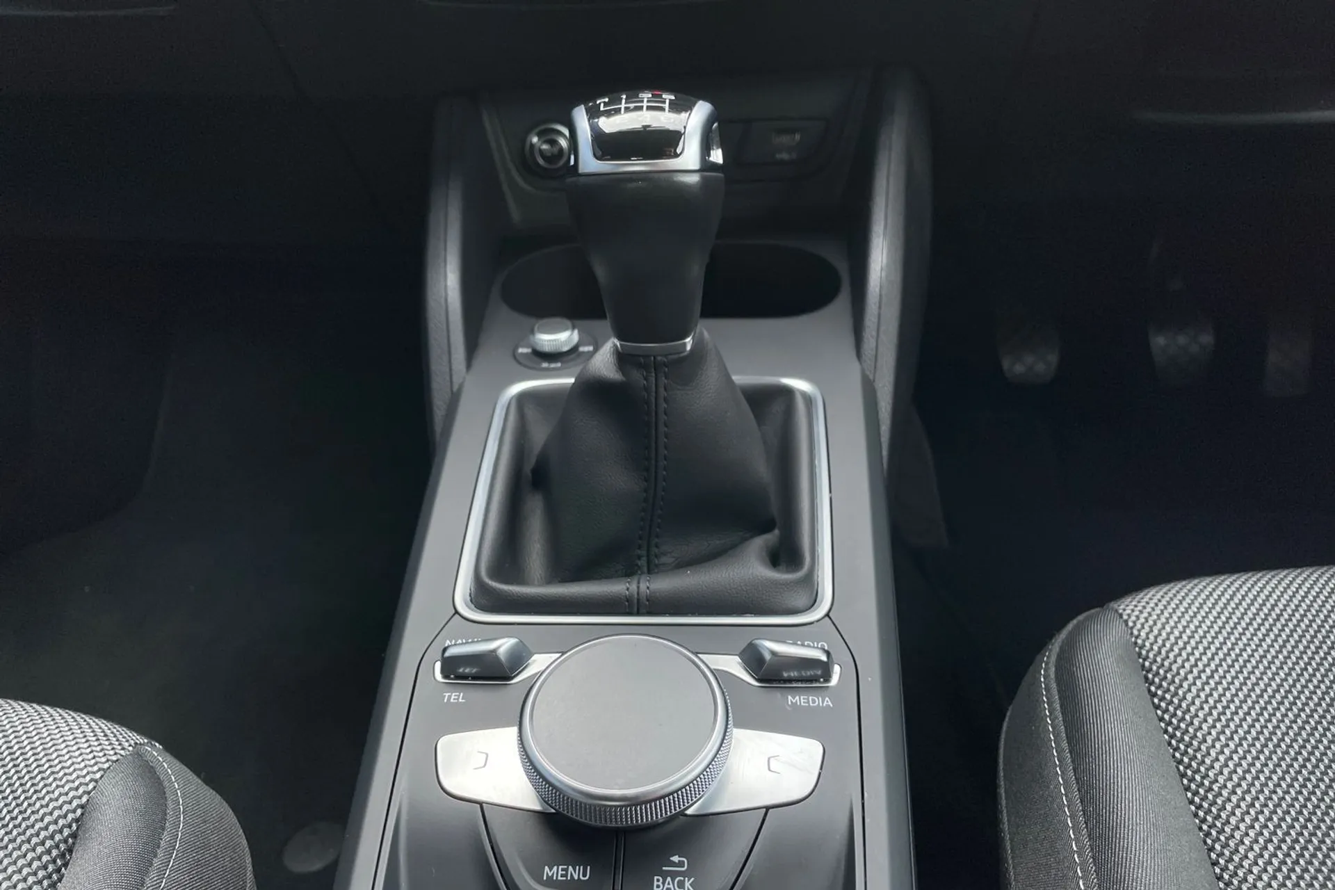 Audi Q2 thumbnail image number 38