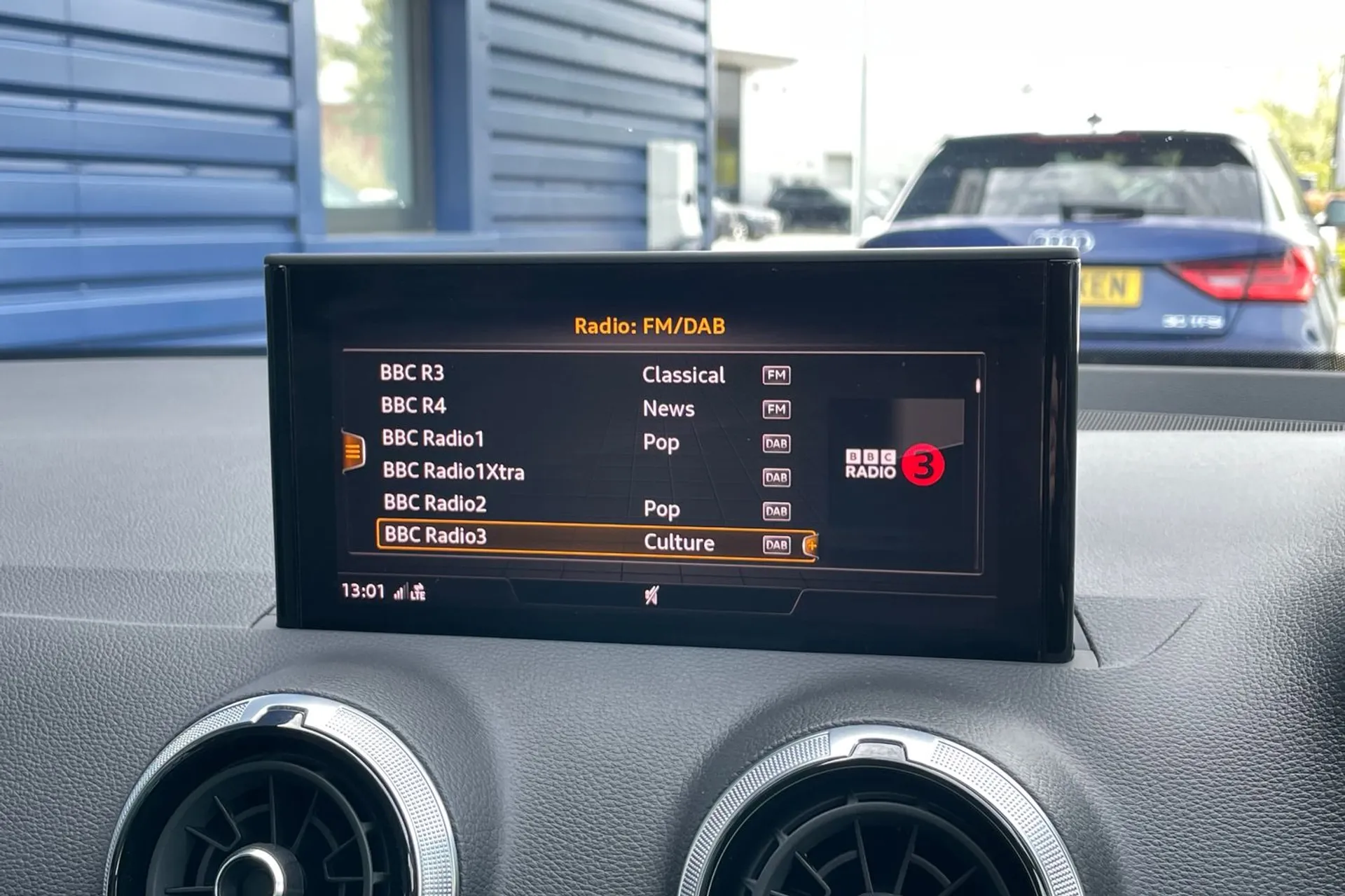 Audi Q2 thumbnail image number 35