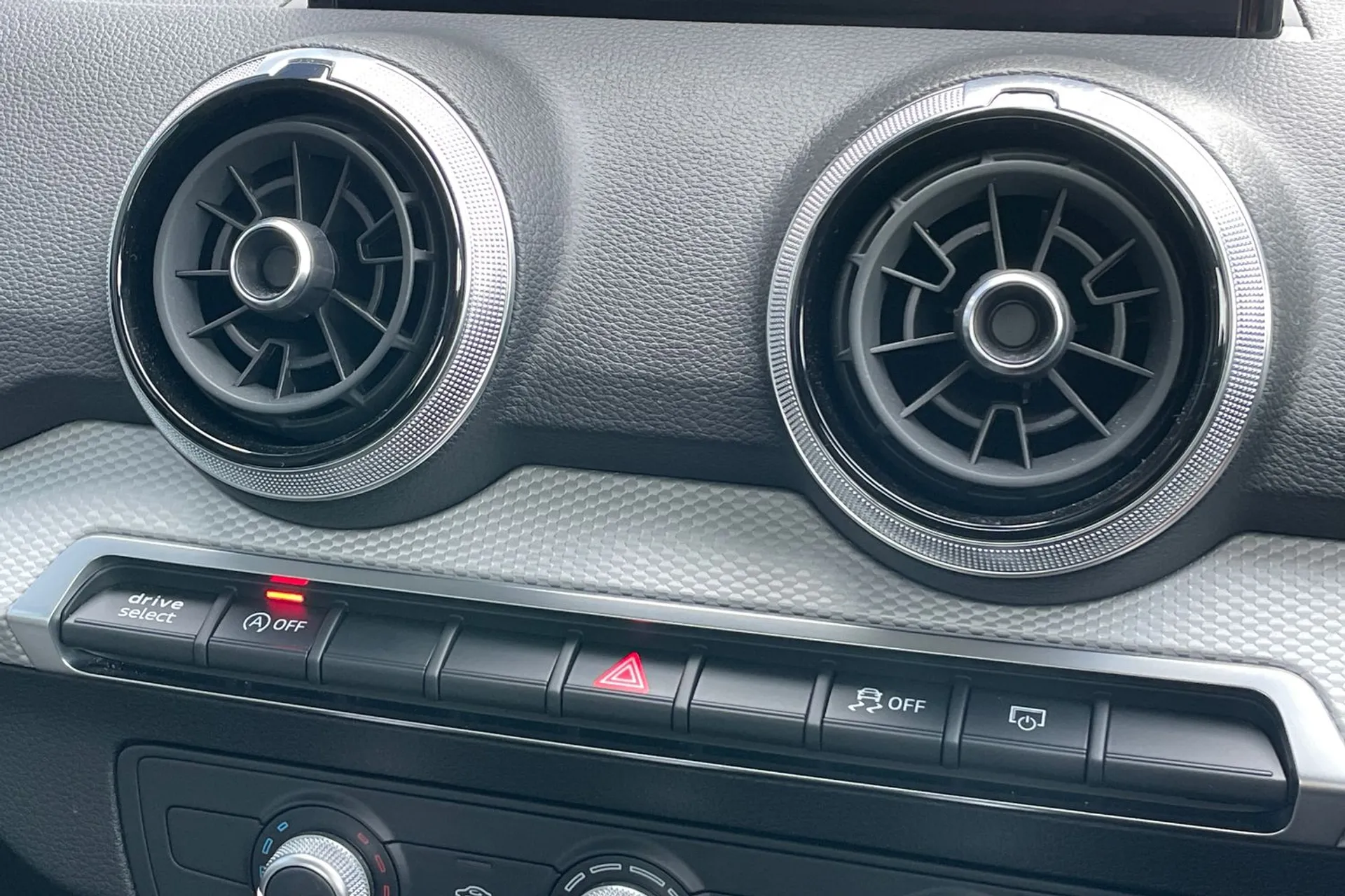 Audi Q2 thumbnail image number 49