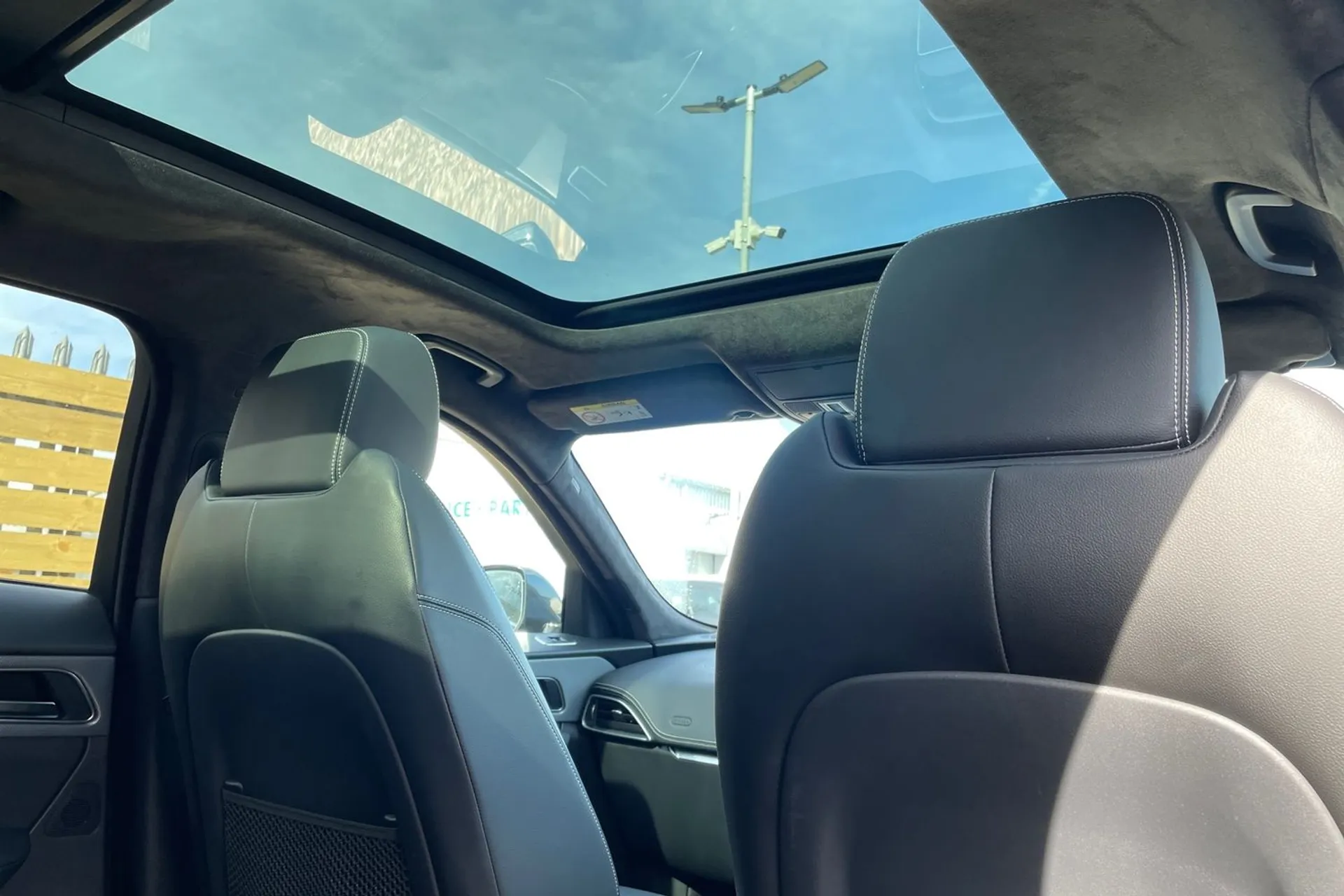 Jaguar F-PACE thumbnail image number 23