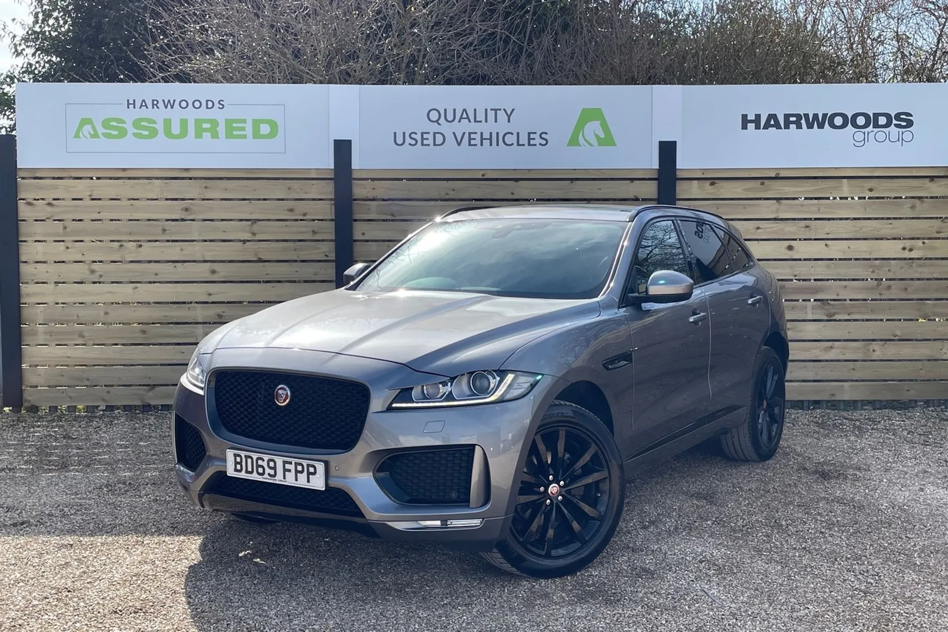 Jaguar F-PACE thumbnail image number 11