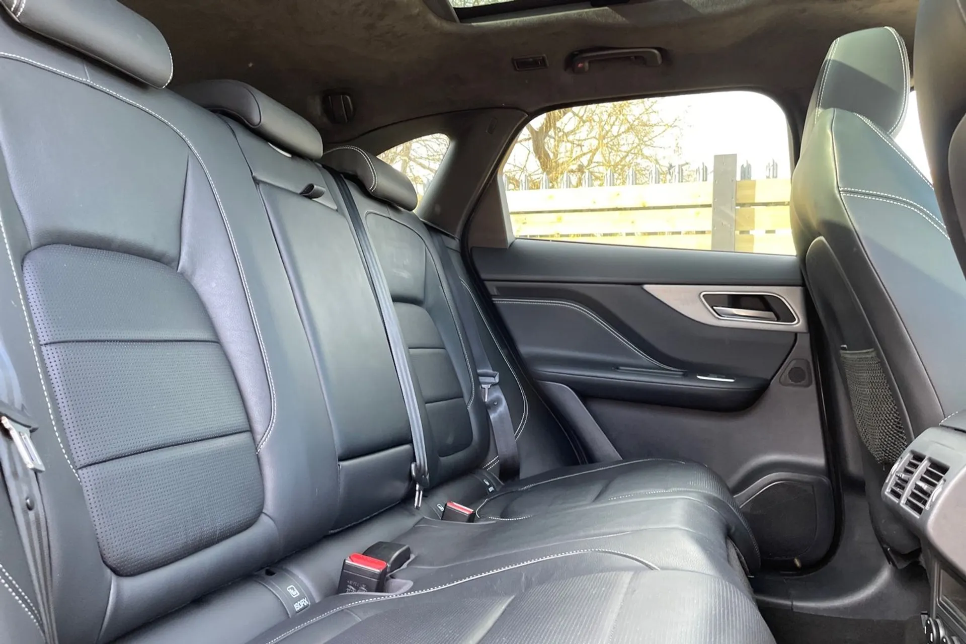 Jaguar F-PACE thumbnail image number 22