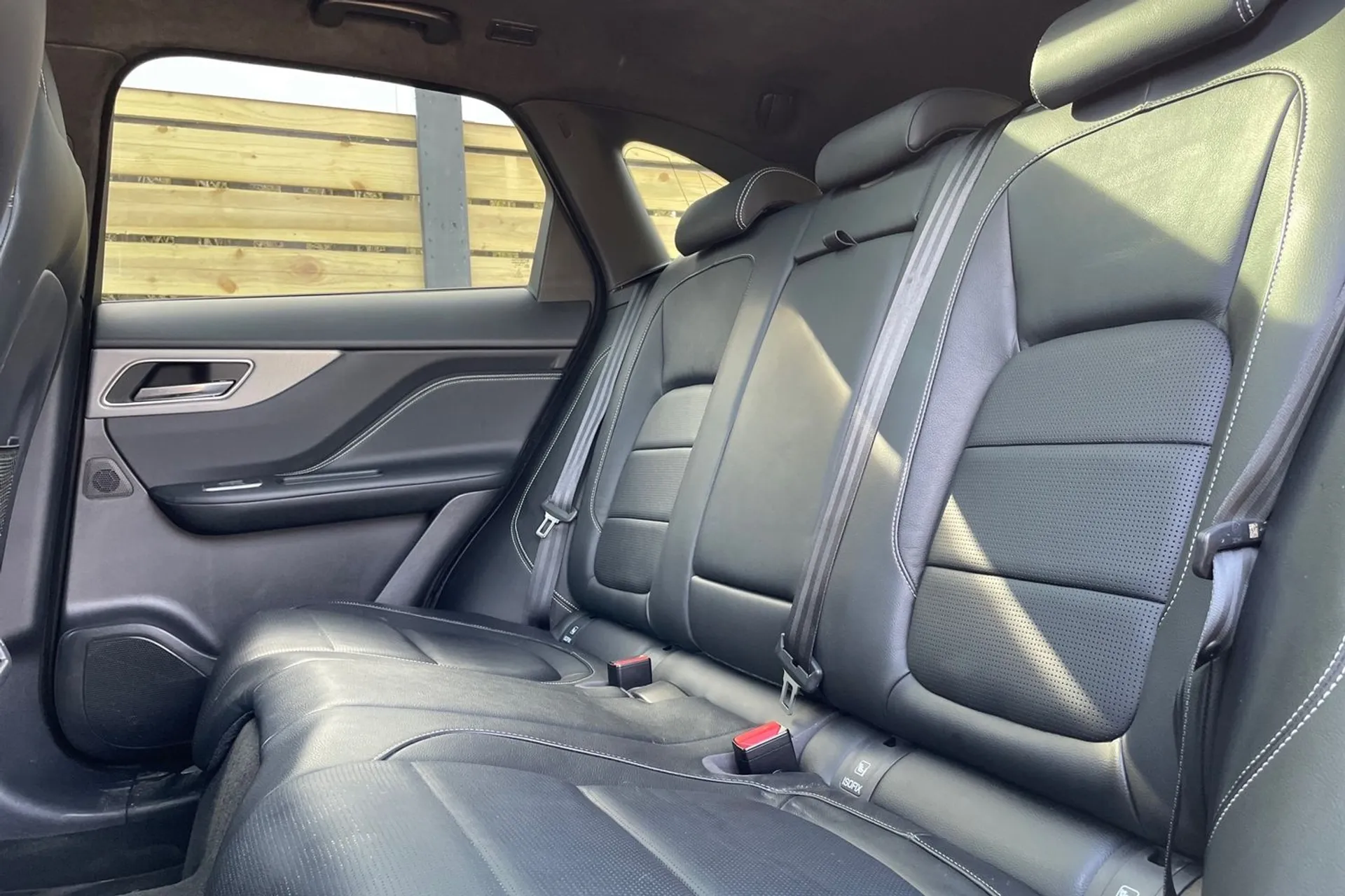 Jaguar F-PACE thumbnail image number 30