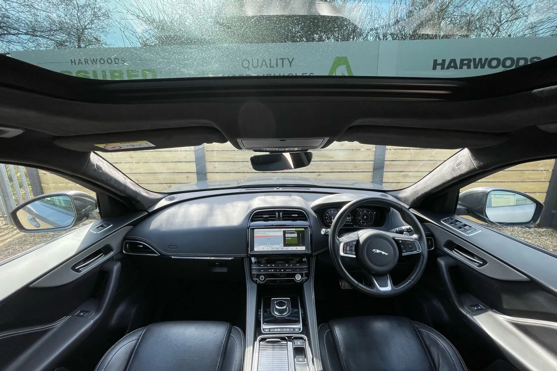 Jaguar F-PACE thumbnail image number 3