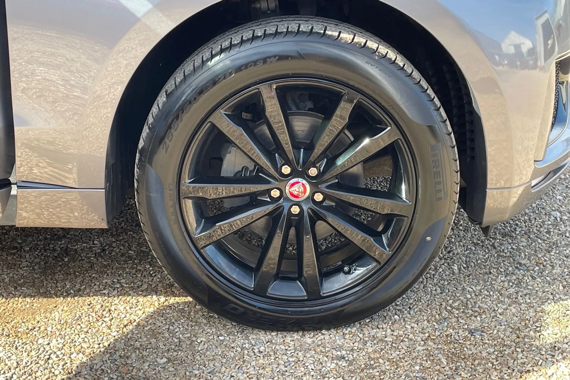 Jaguar F-PACE thumbnail image number 13