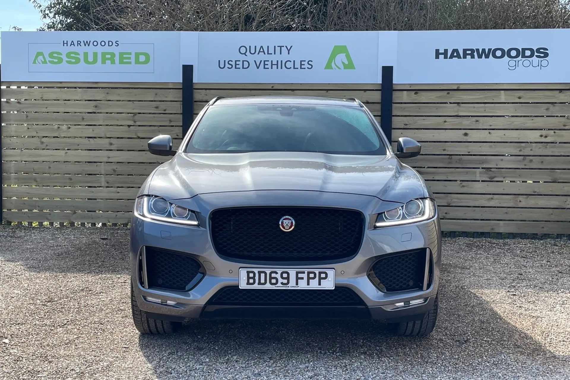 Jaguar F-PACE thumbnail image number 12