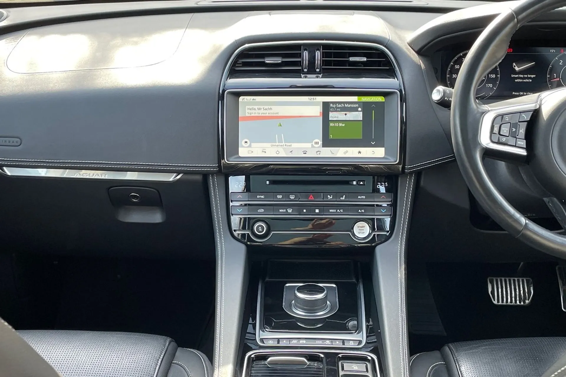 Jaguar F-PACE thumbnail image number 35
