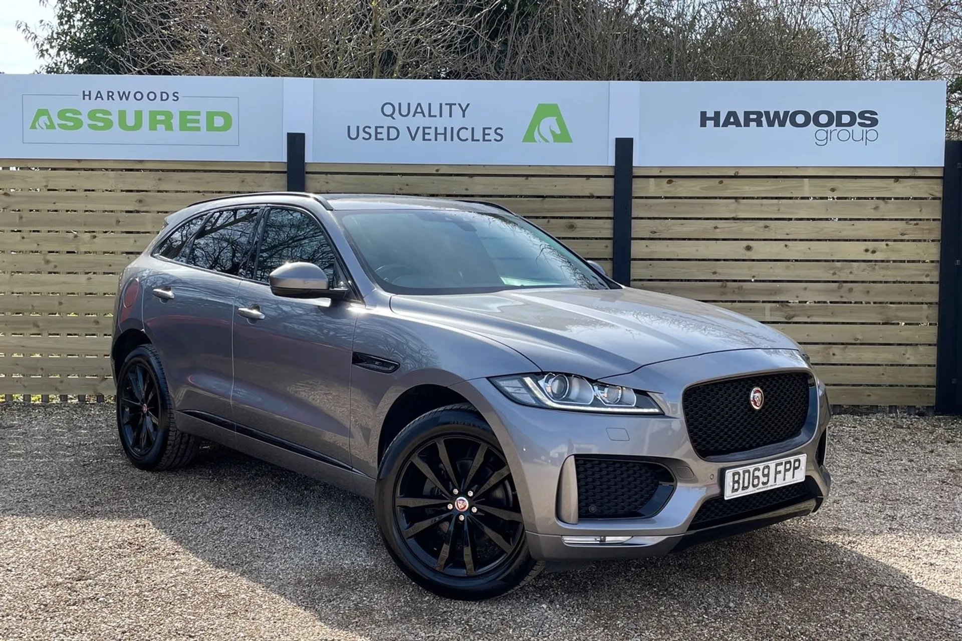 Jaguar F-PACE focused image