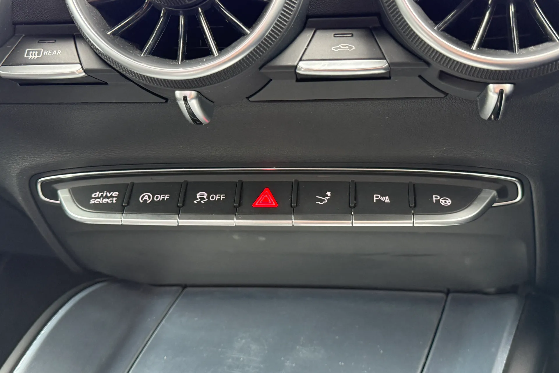 Audi TT thumbnail image number 13