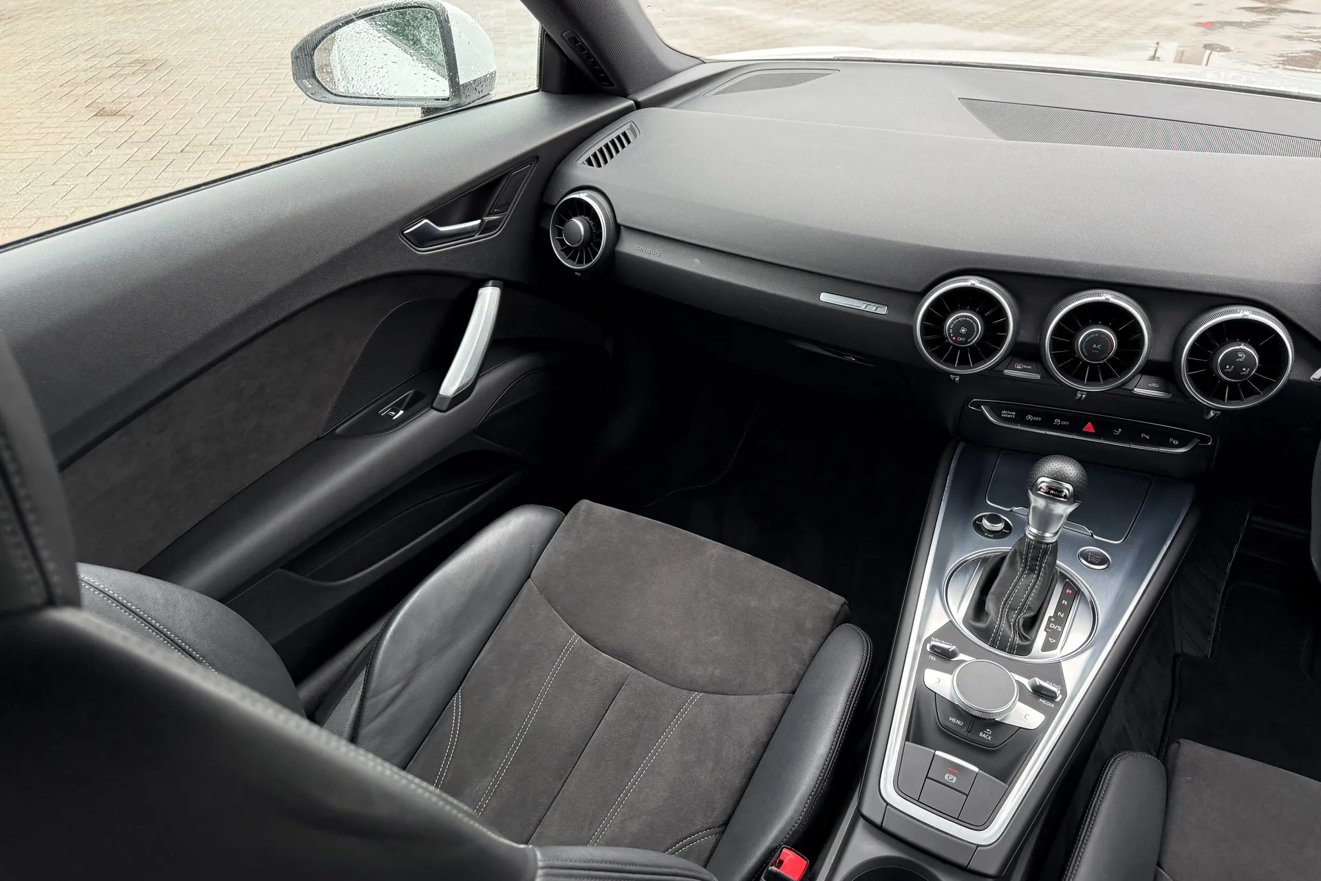 Audi TT thumbnail image number 34