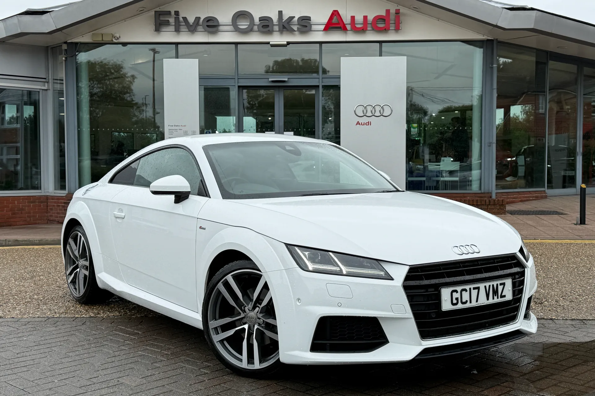 Audi TT thumbnail image number 2