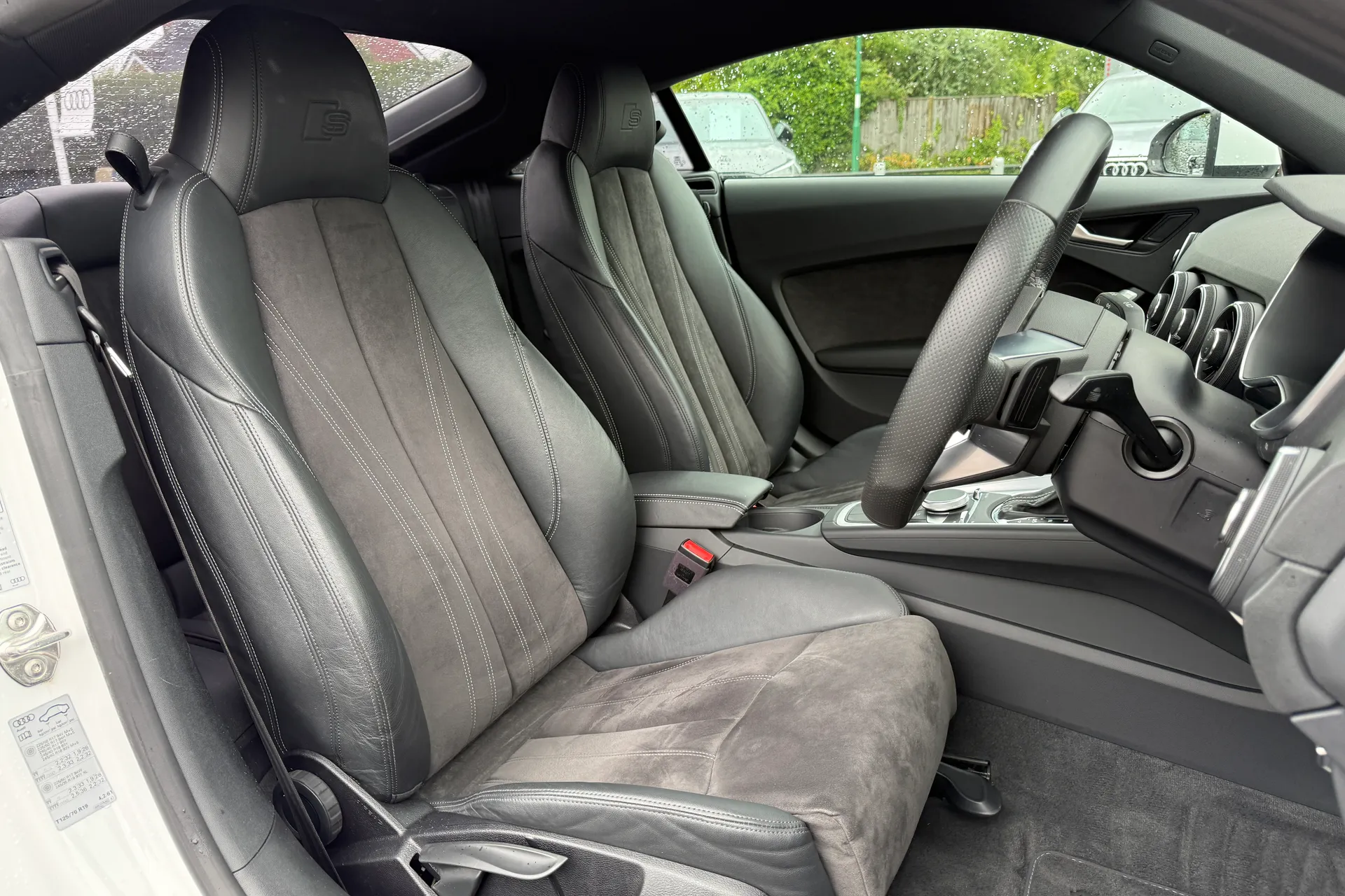 Audi TT thumbnail image number 24