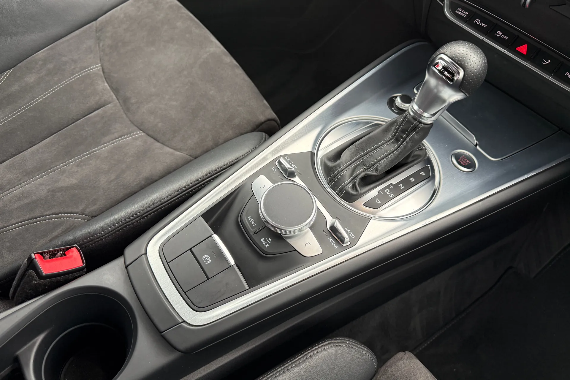 Audi TT thumbnail image number 35